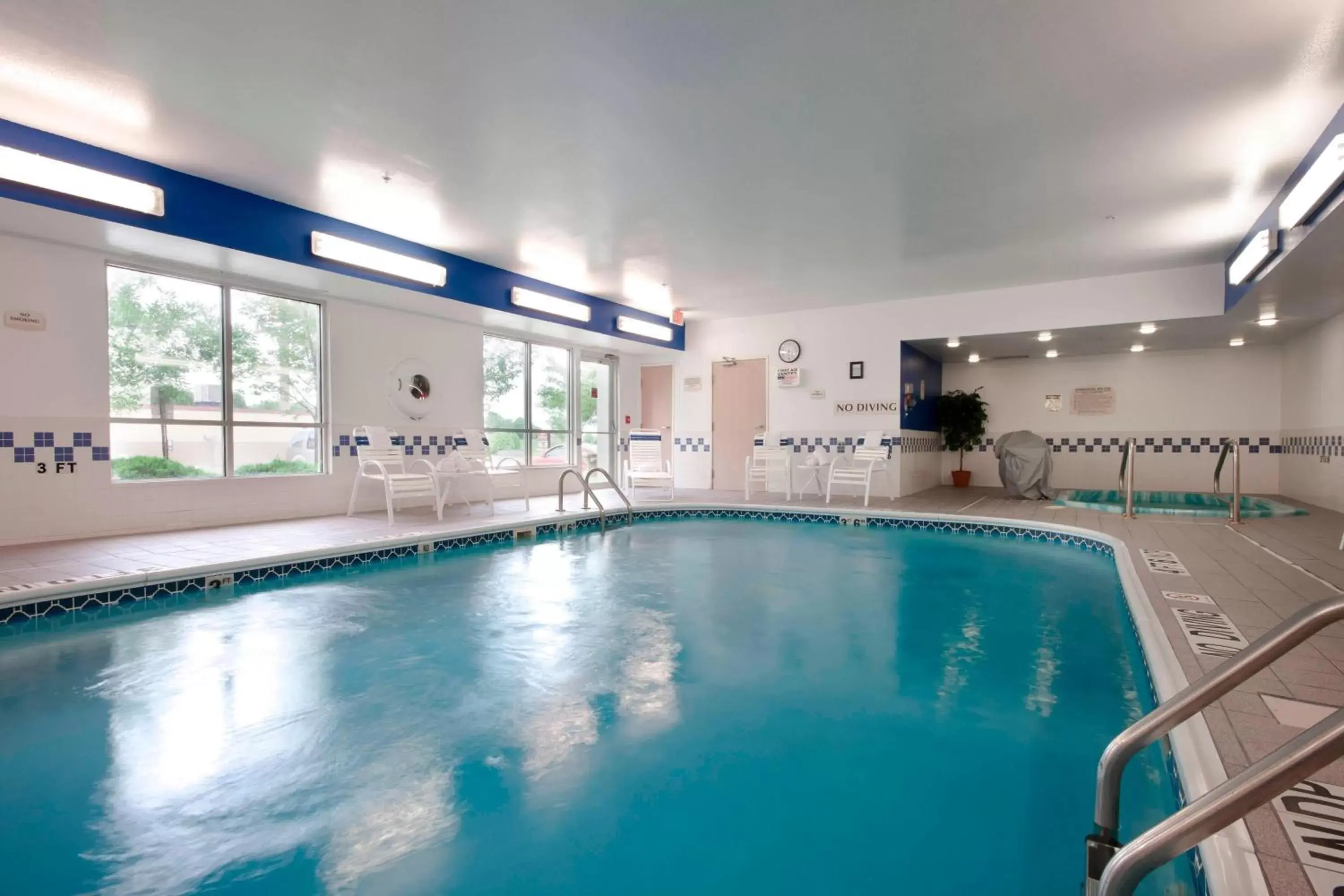 Swimming Pool in Fairfield Inn by Marriott Joliet South