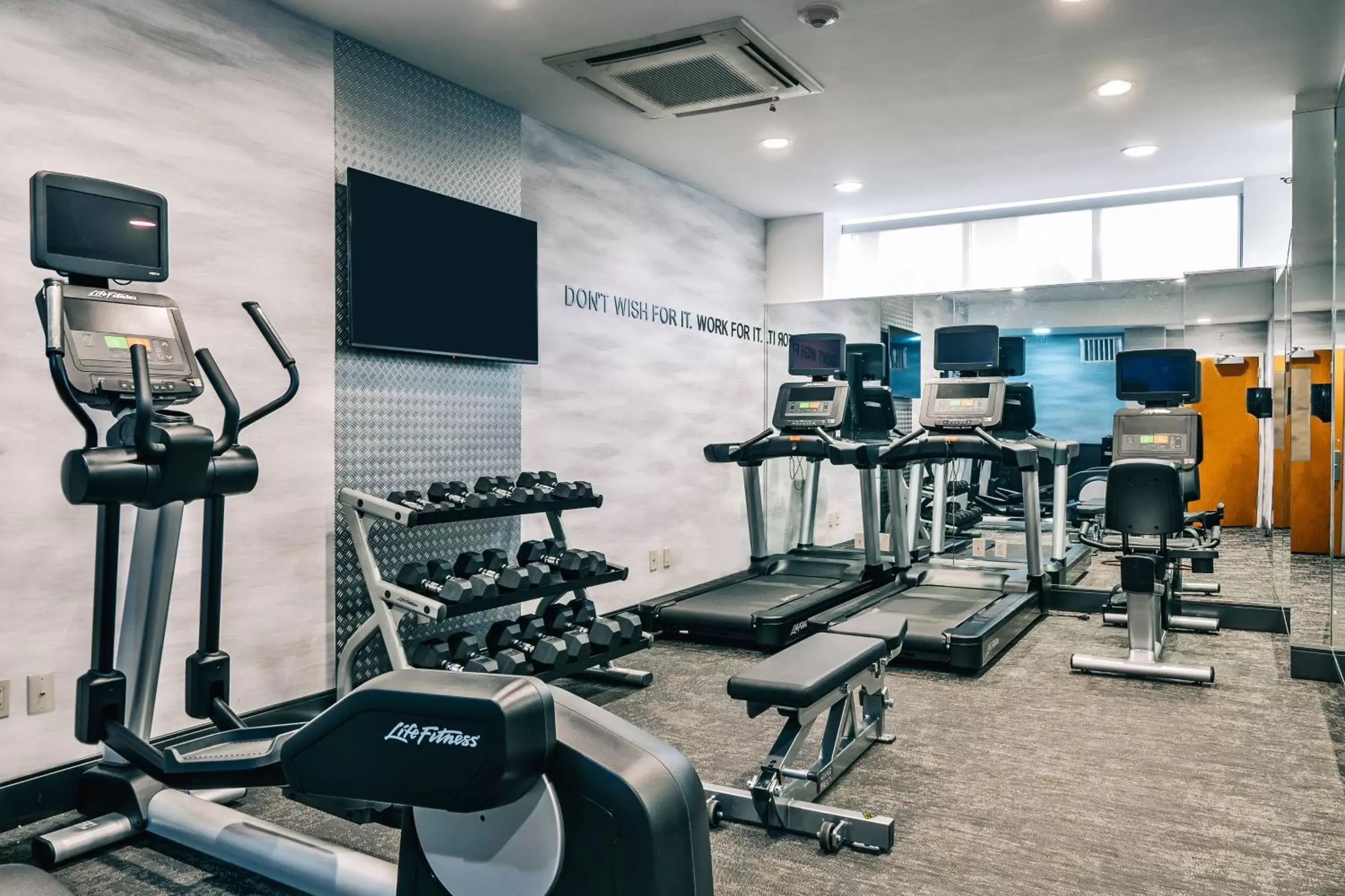 Fitness centre/facilities, Fitness Center/Facilities in Fairfield Inn by Marriott New York LaGuardia Airport/Astoria