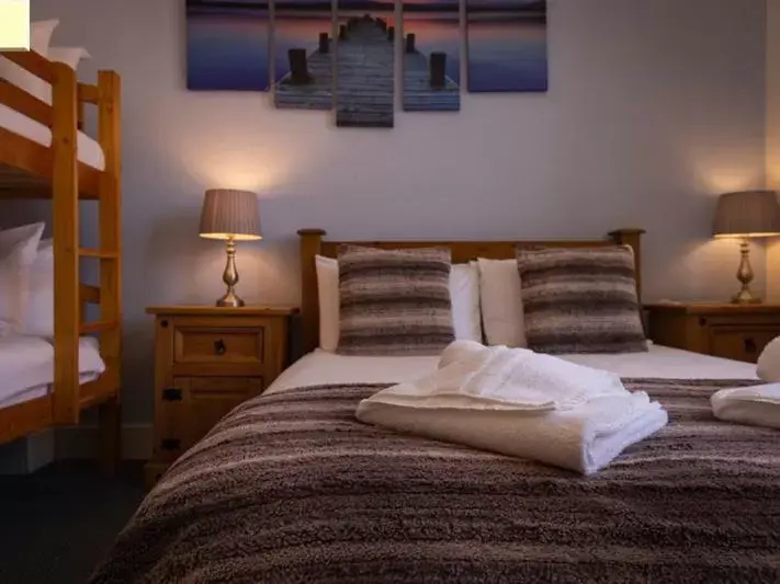 Bedroom, Bed in Stonehenge Inn & Shepherd's Huts