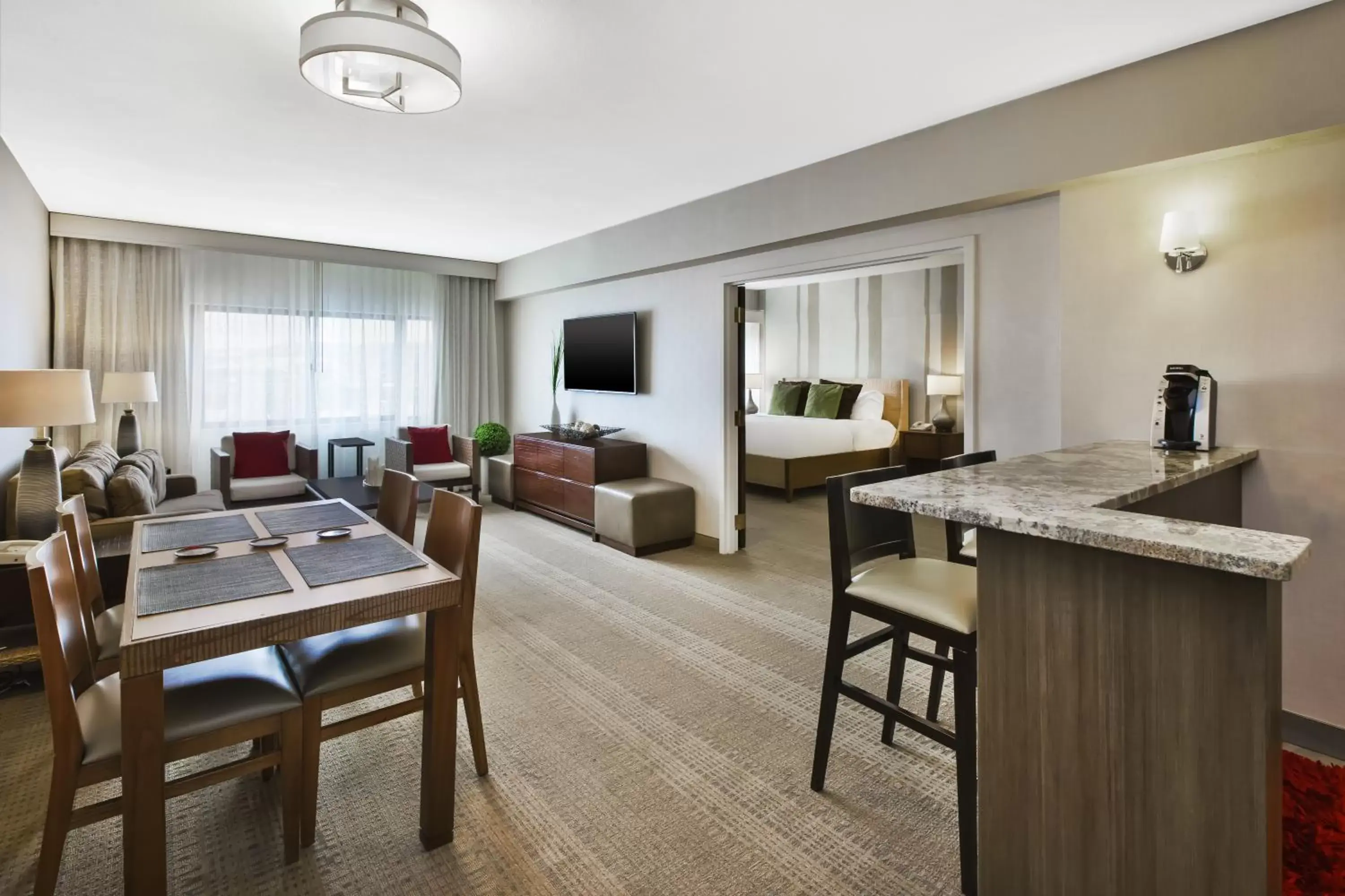 Photo of the whole room, Dining Area in Holiday Inn Rapid City - Rushmore Plaza, an IHG Hotel