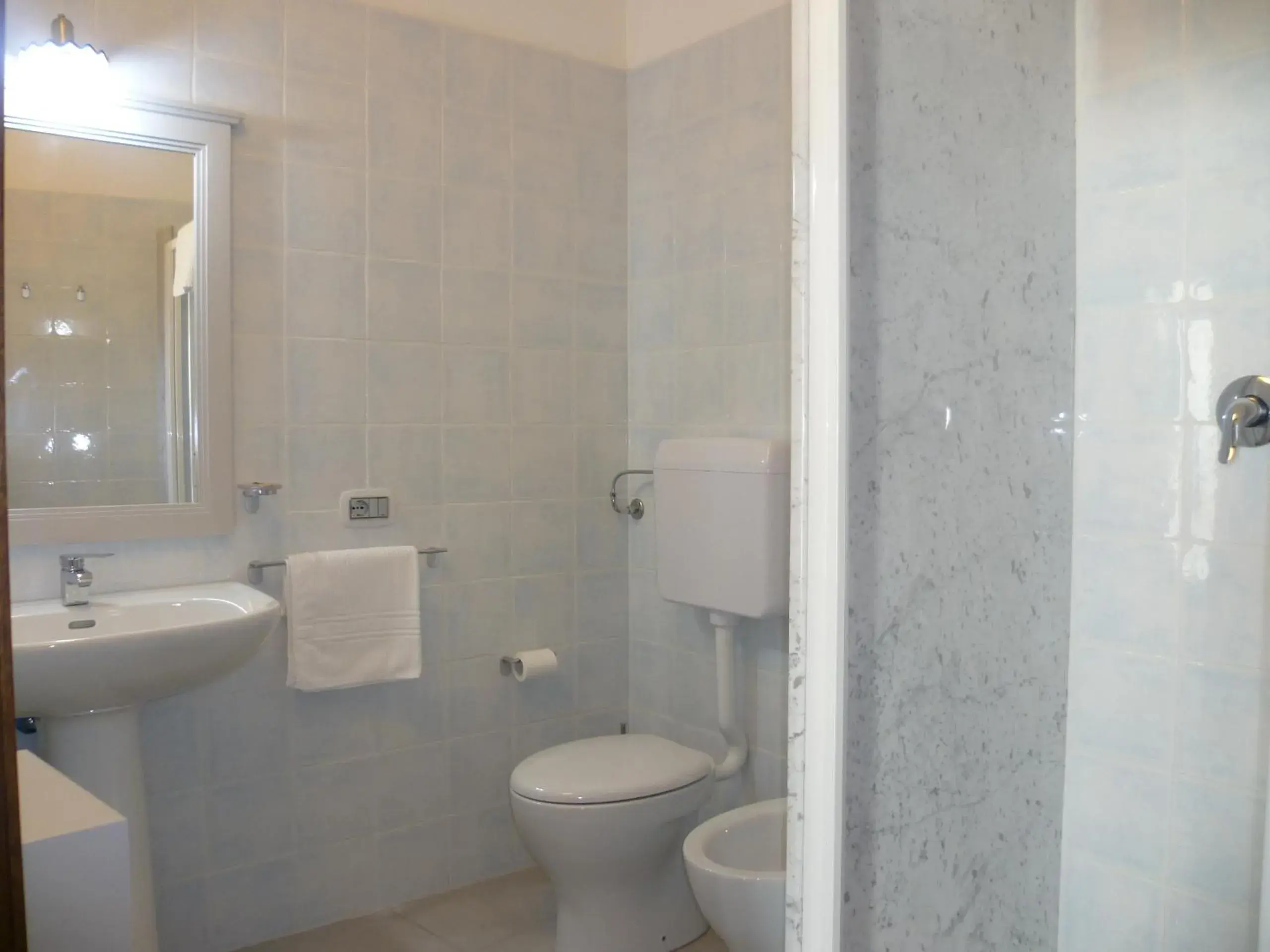 Bathroom in Albergo Residenziale La Corte