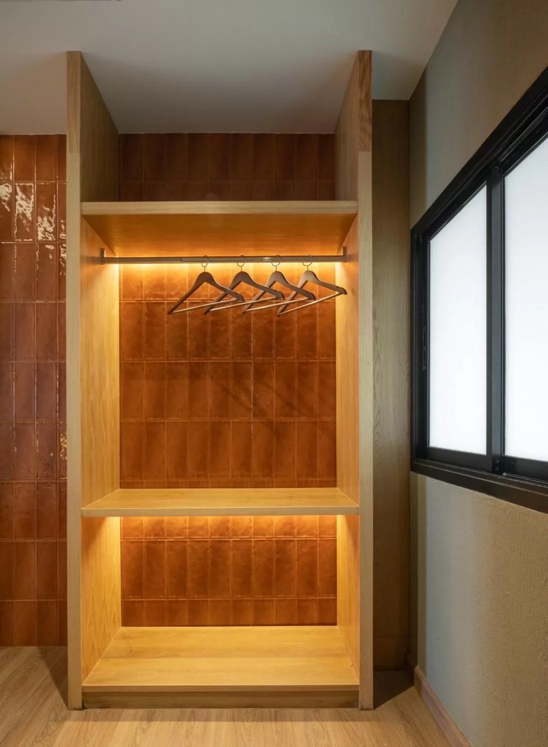 wardrobe in Ban Saithong Beach Resort