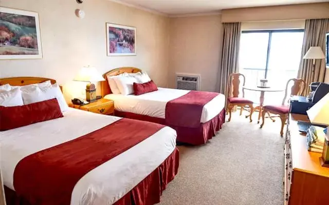 Double Room with Two Double Beds and Lake View in The Margate Resort