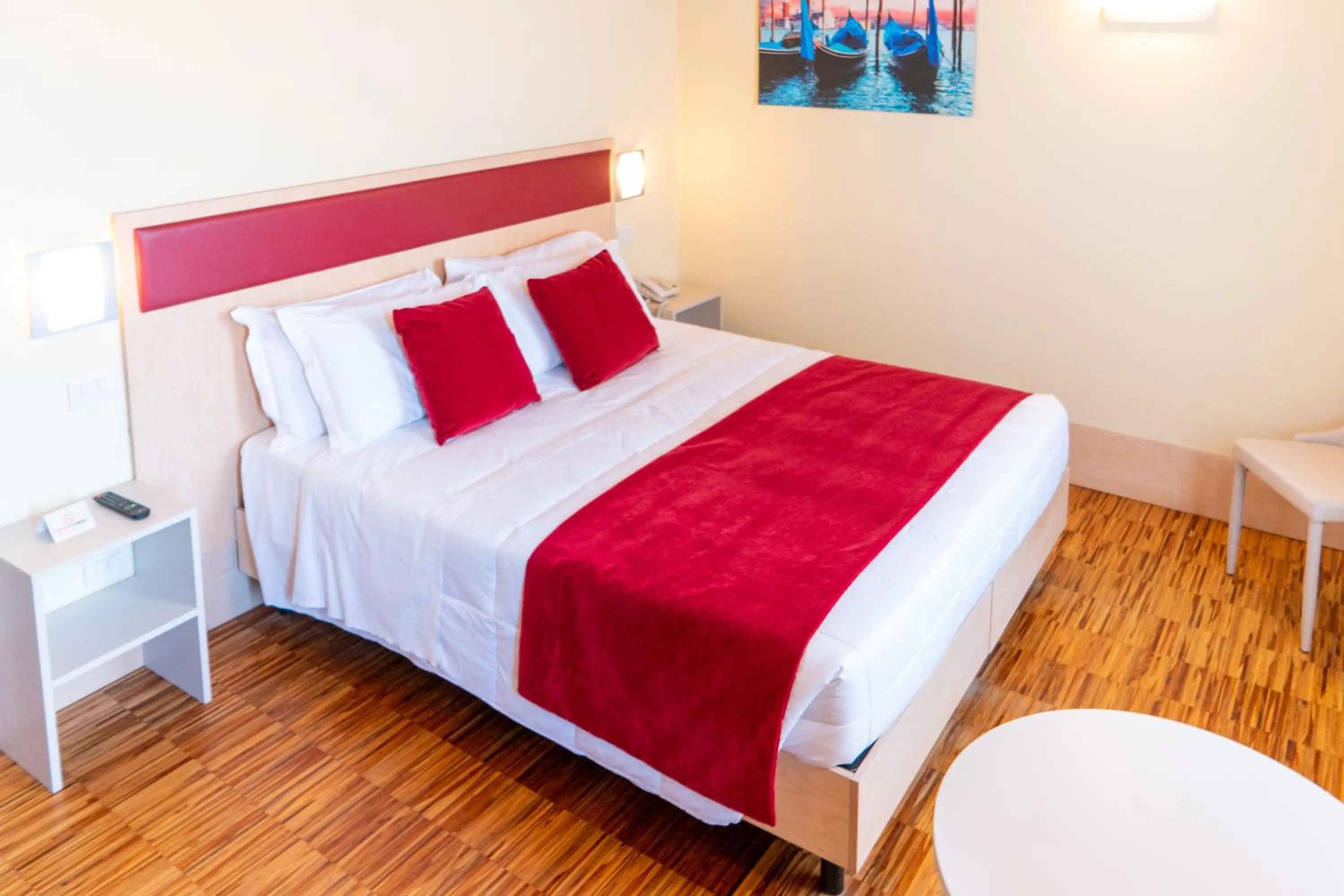 Bedroom in Hotel Autoespresso Venice - Atika & Atif