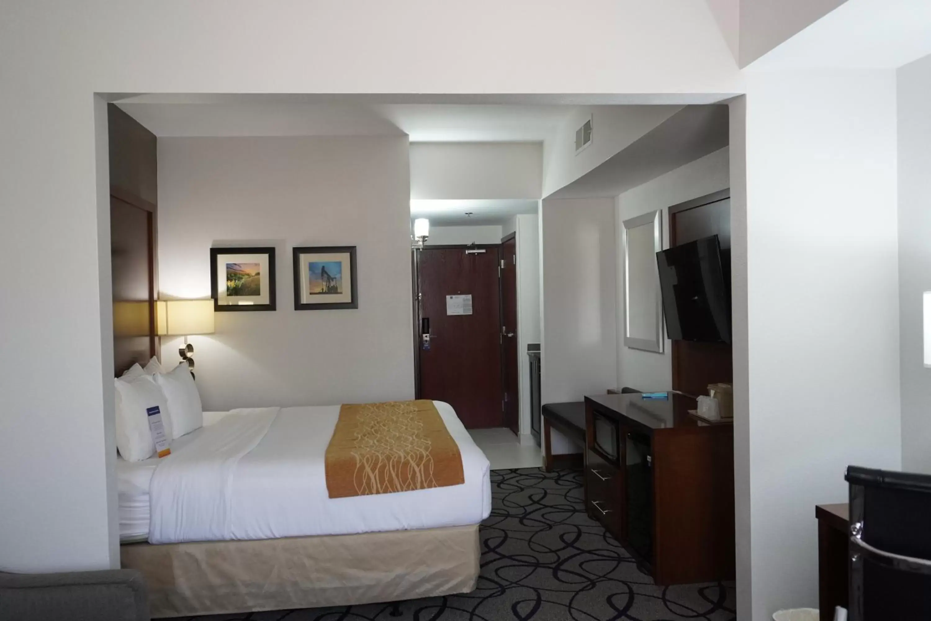 Bed in Comfort Inn & Suites Frisco