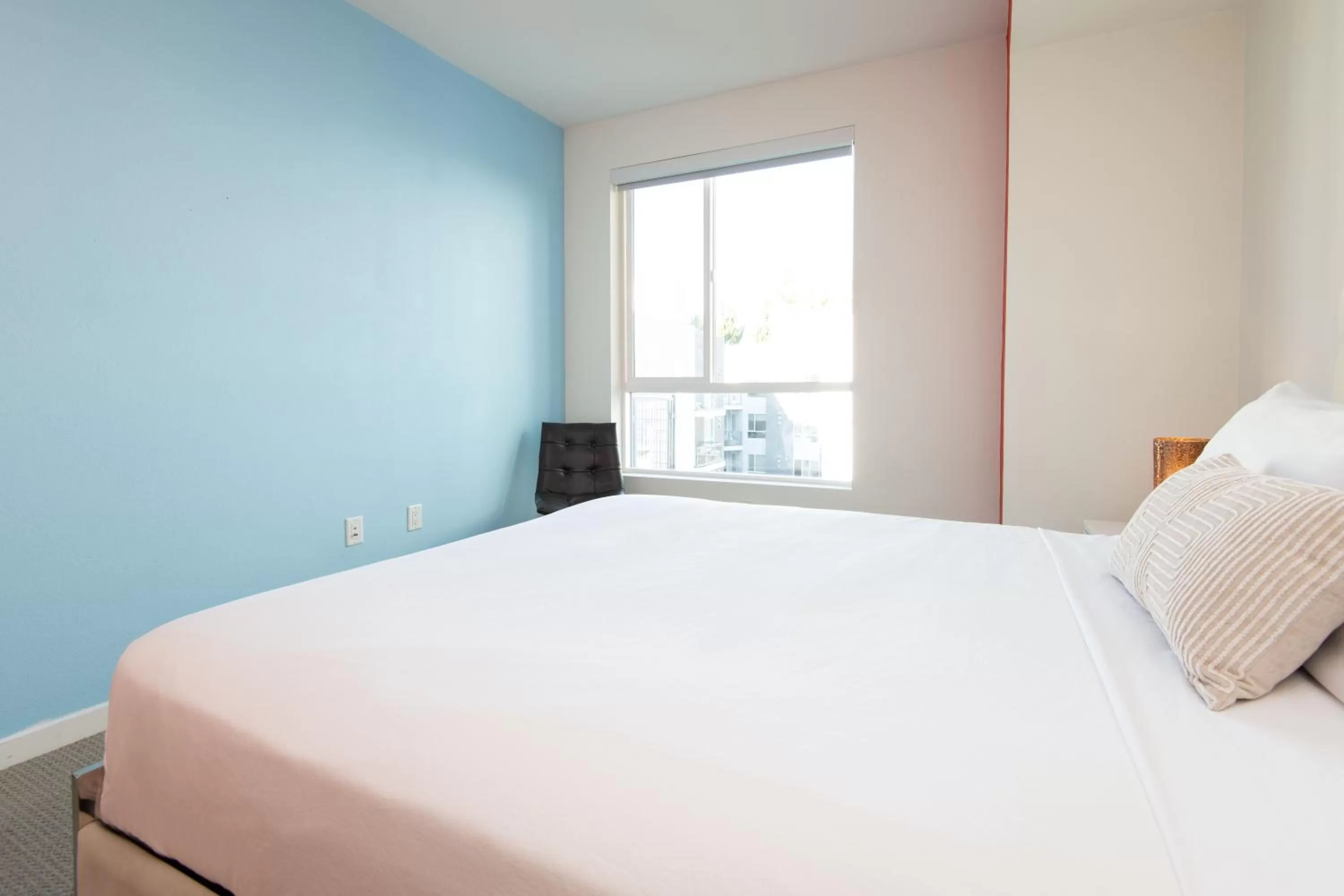 Bed in Modern Apartment Rentals