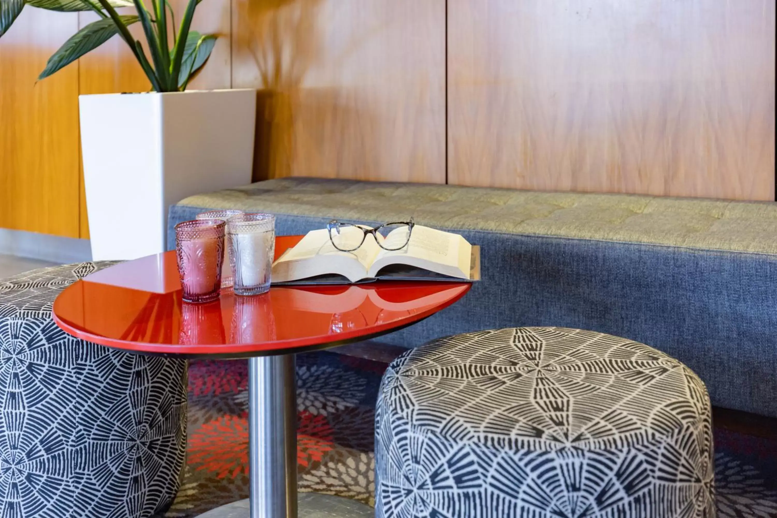 Seating Area in Mercure Brisbane Garden City