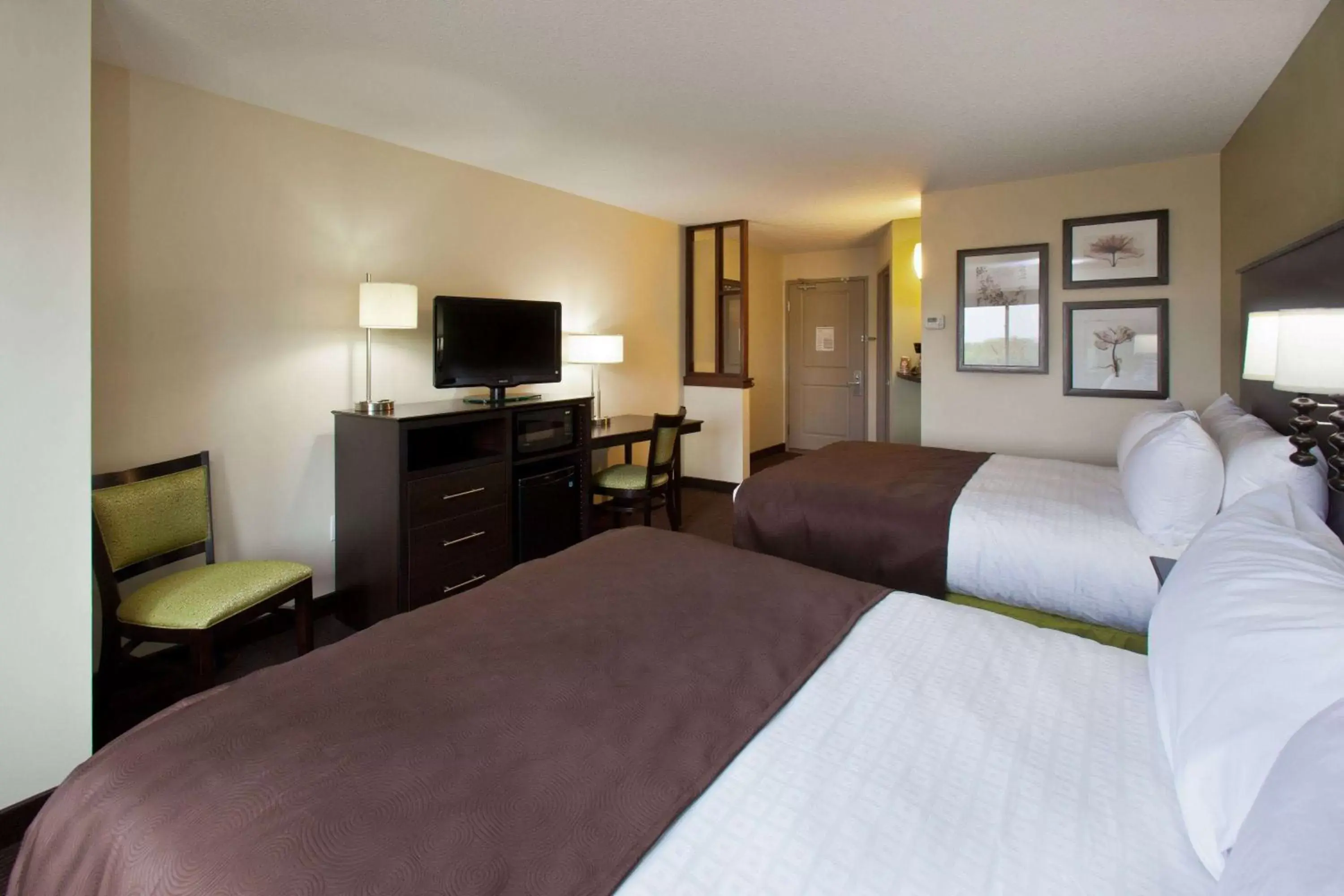 Photo of the whole room, Bed in AmericInn by Wyndham Fairfield