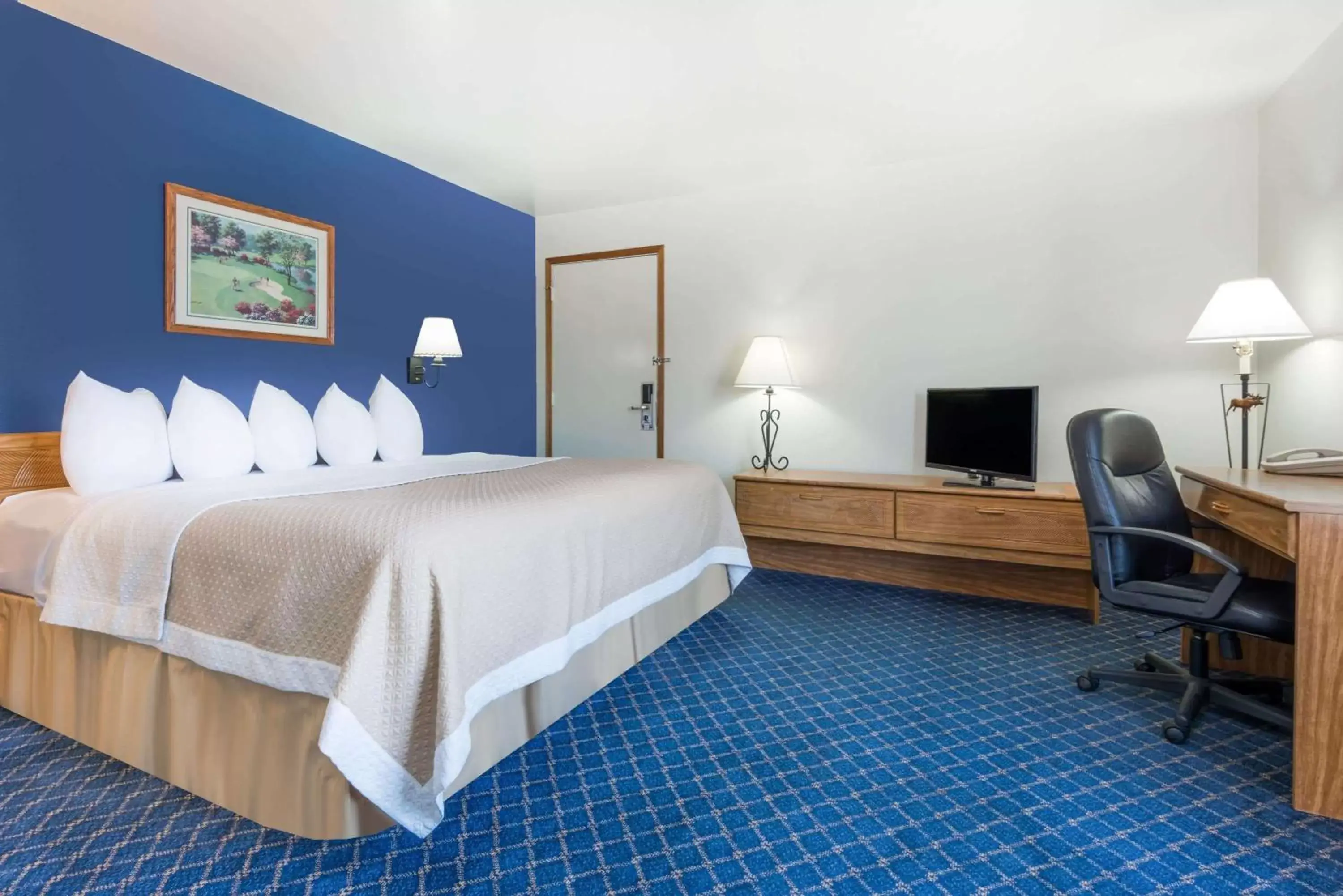 Photo of the whole room, Bed in Days Inn by Wyndham Worland