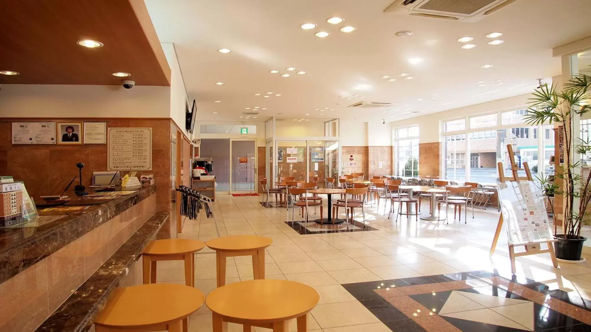 Lobby or reception, Restaurant/Places to Eat in Toyoko Inn Shin-yamaguchi-eki Shinkansen-guchi