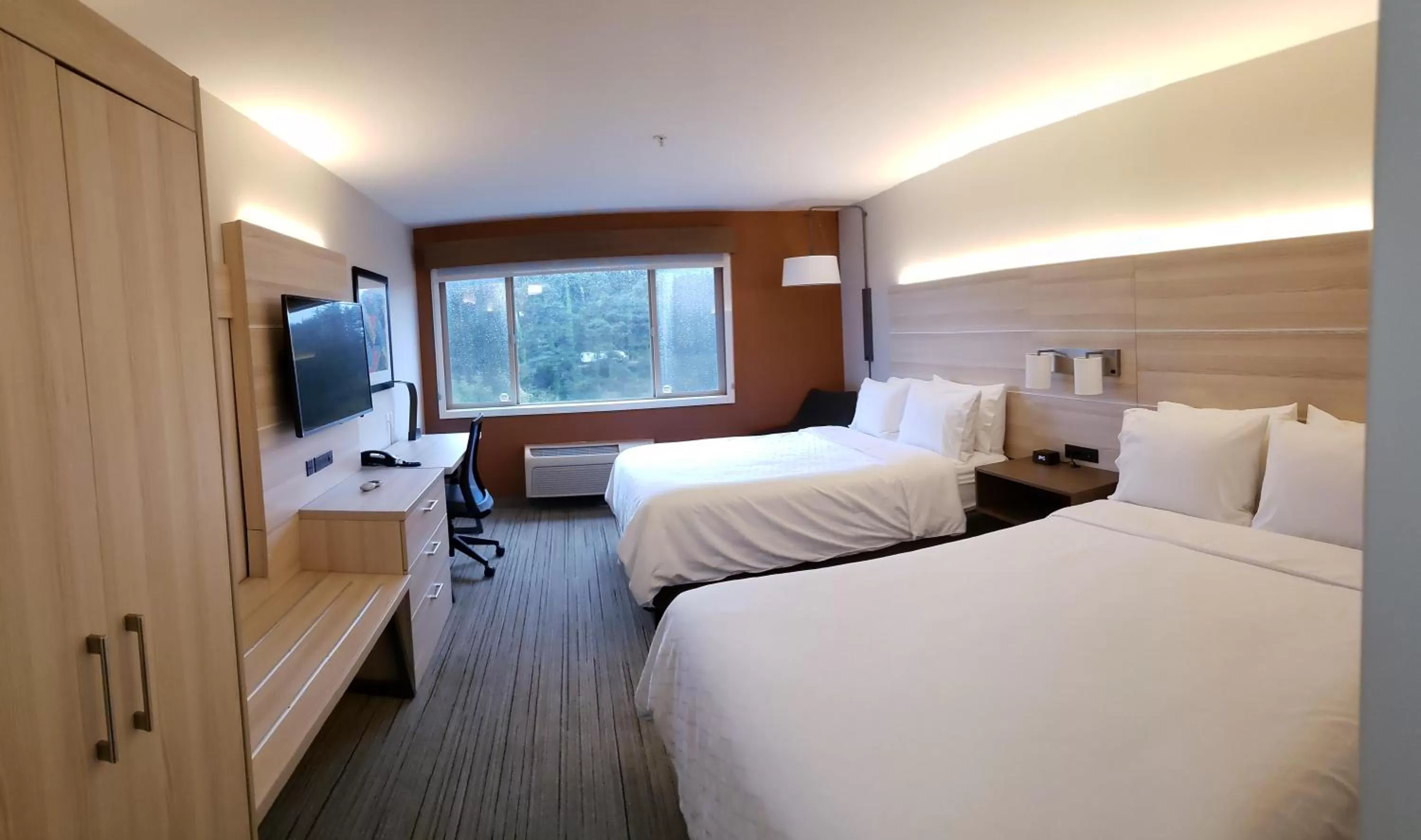 Bed in Holiday Inn Express Fort Bragg by IHG