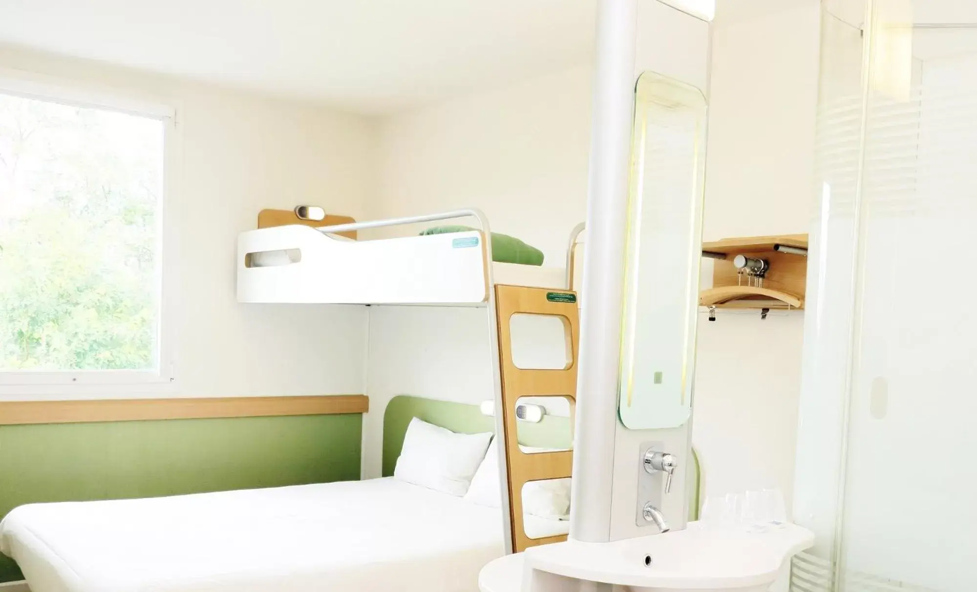 Staff, Bunk Bed in Ibis Budget Grenoble Sud Seyssins