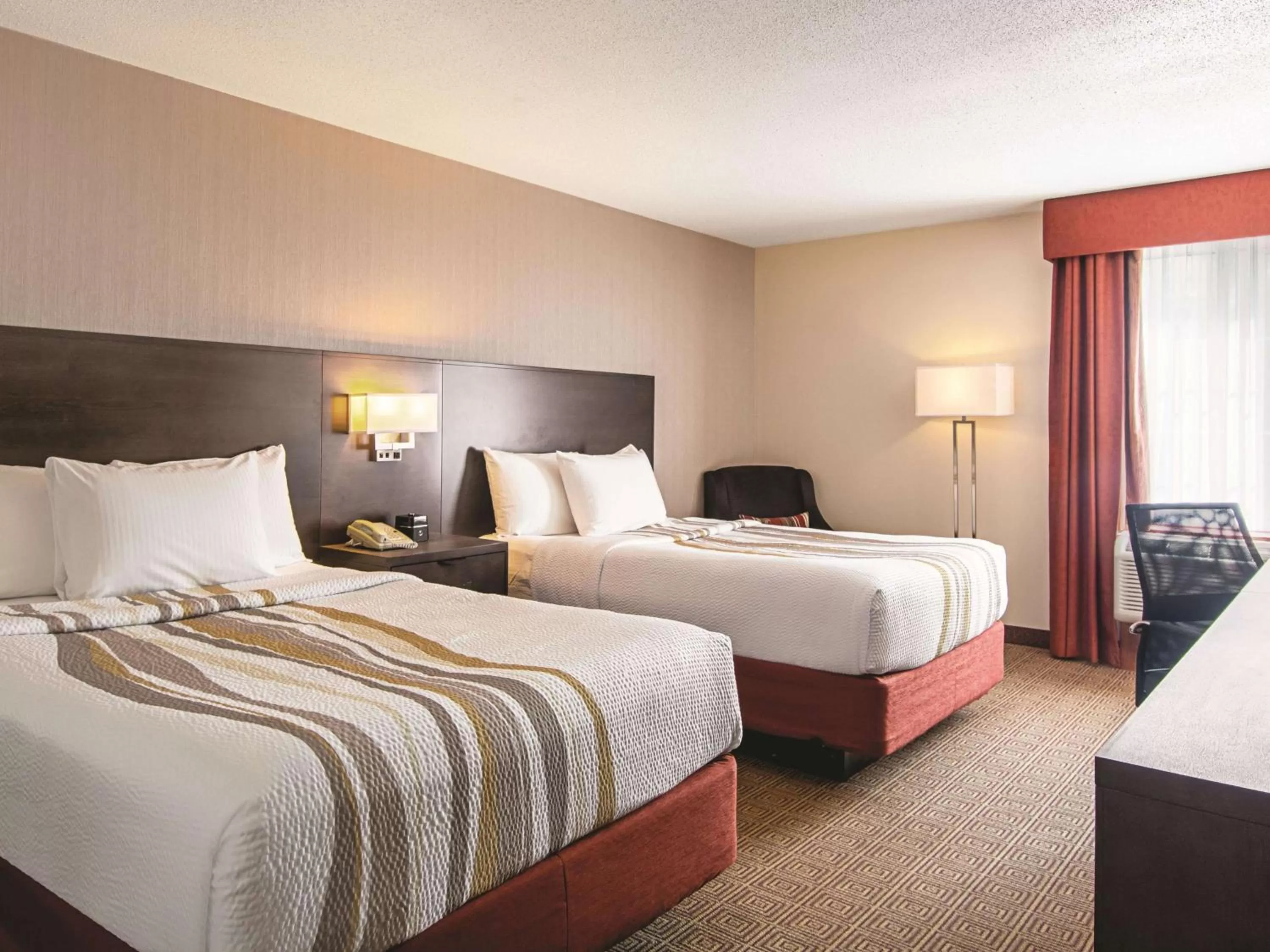 Photo of the whole room, Bed in La Quinta Inn by Wyndham Vancouver Airport