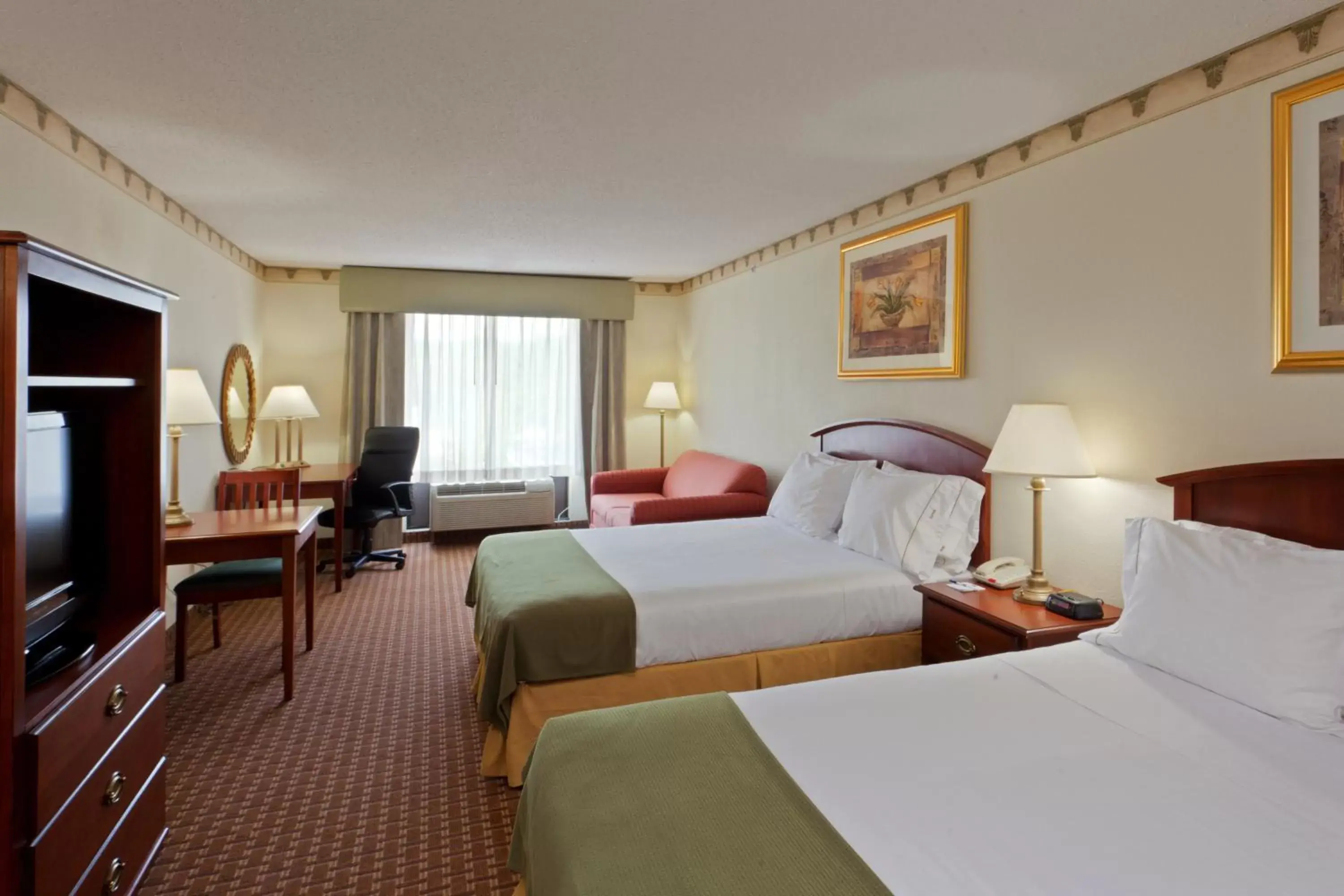 Photo of the whole room, Bed in Holiday Inn Express Hotel & Suites-North East, an IHG Hotel