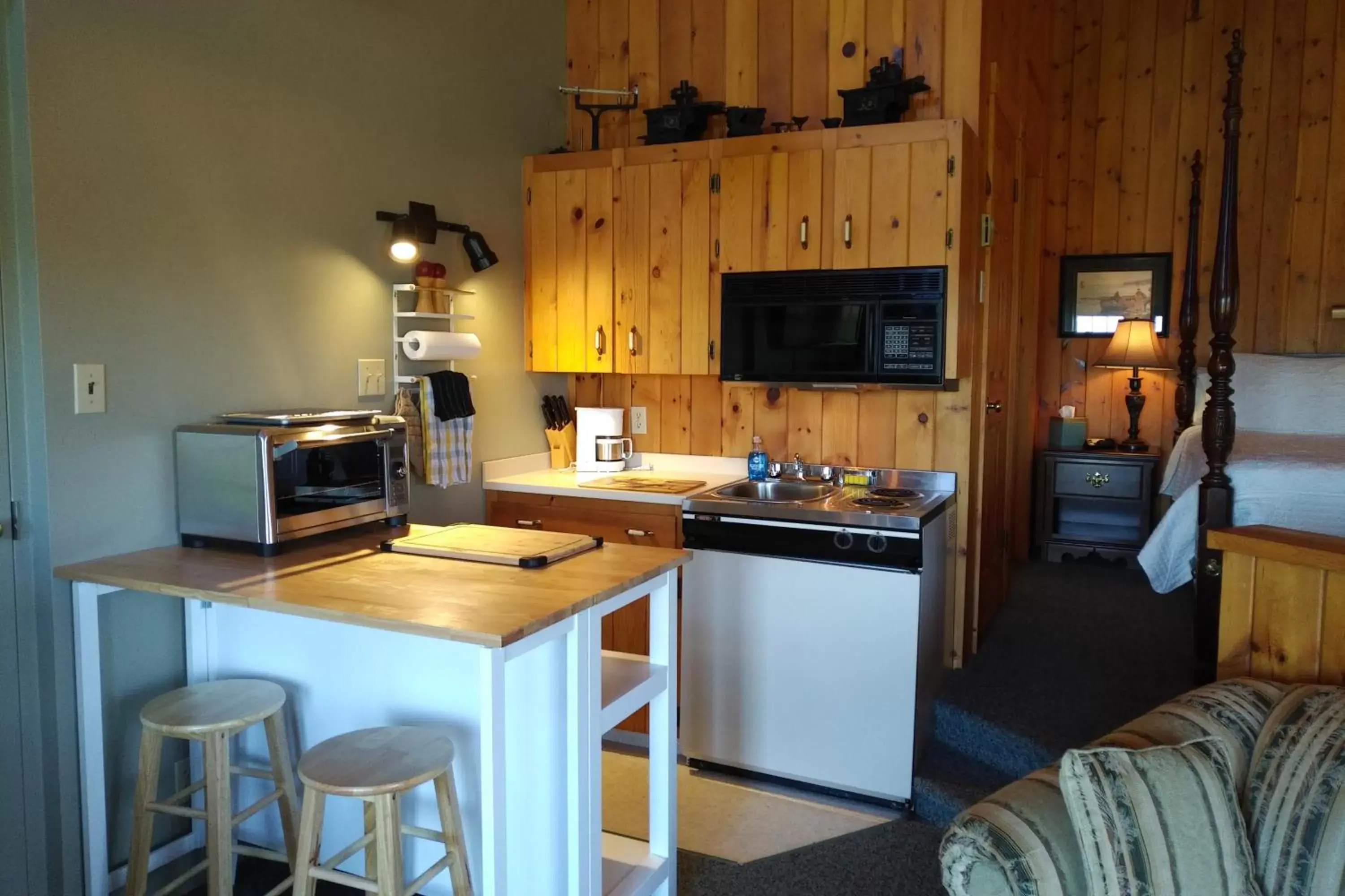 Coffee/tea facilities, Kitchen/Kitchenette in Amherst Shore Country Inn