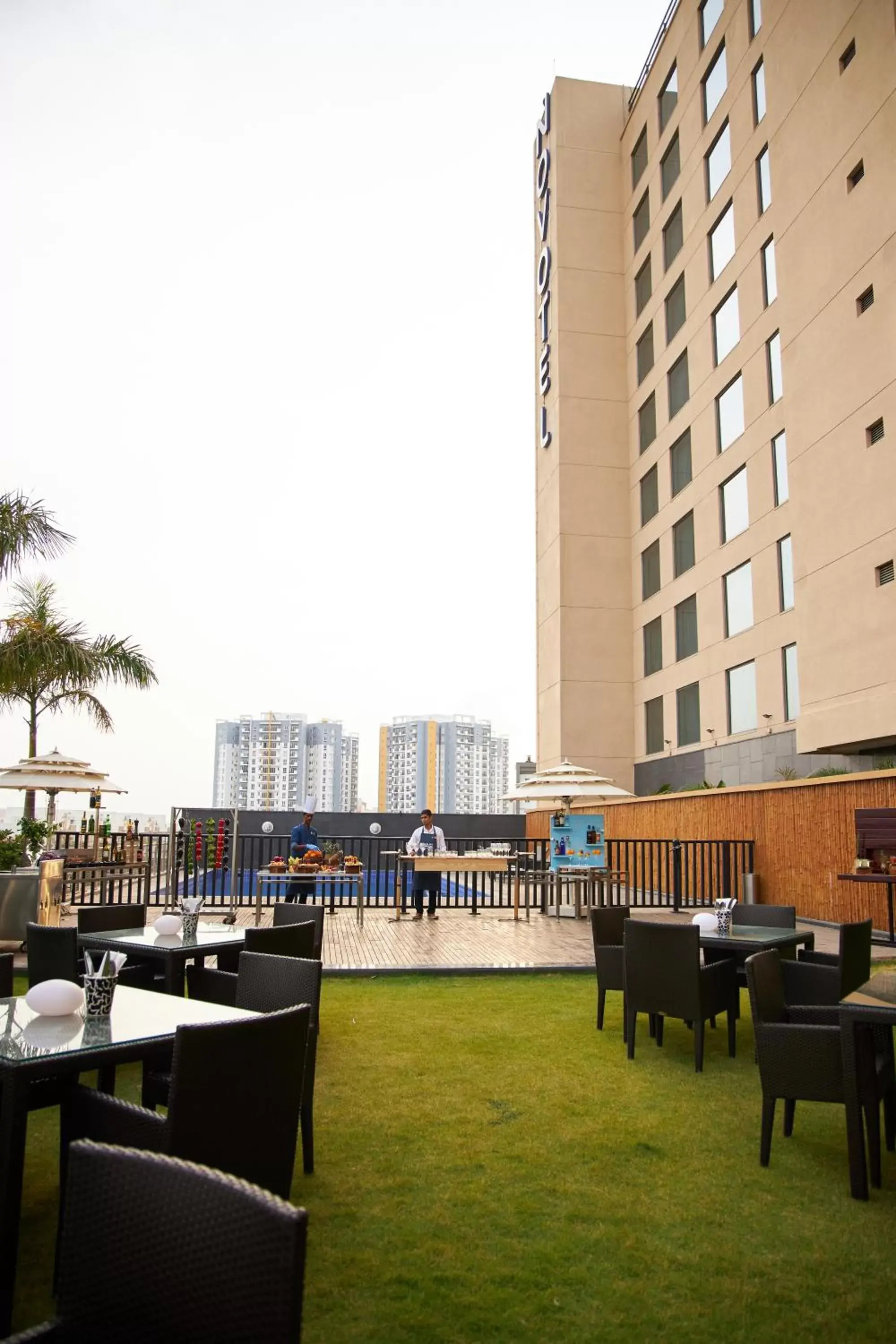 Restaurant/places to eat in Novotel Chennai OMR
