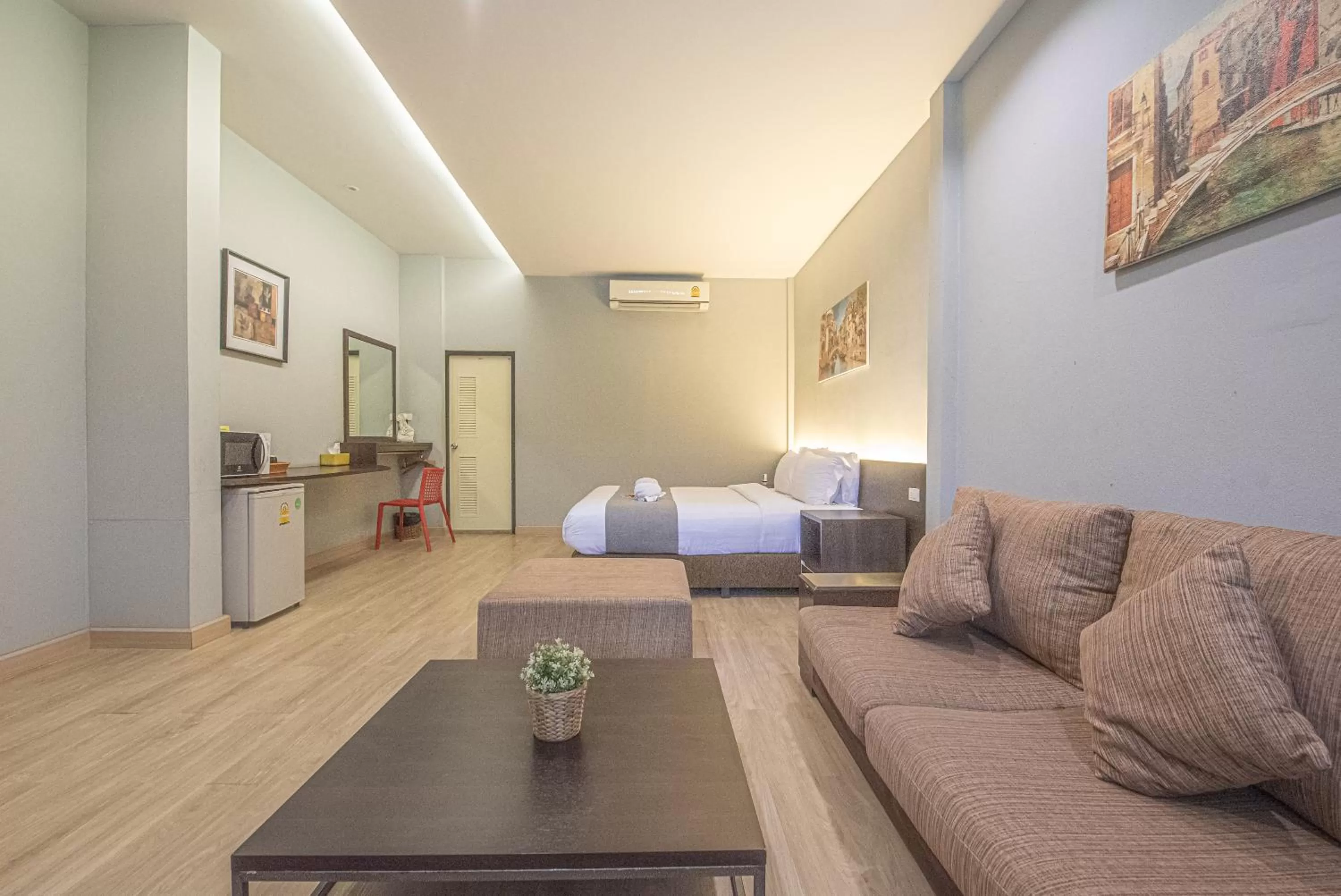 Photo of the whole room in Tarnsiri Boutique Resort