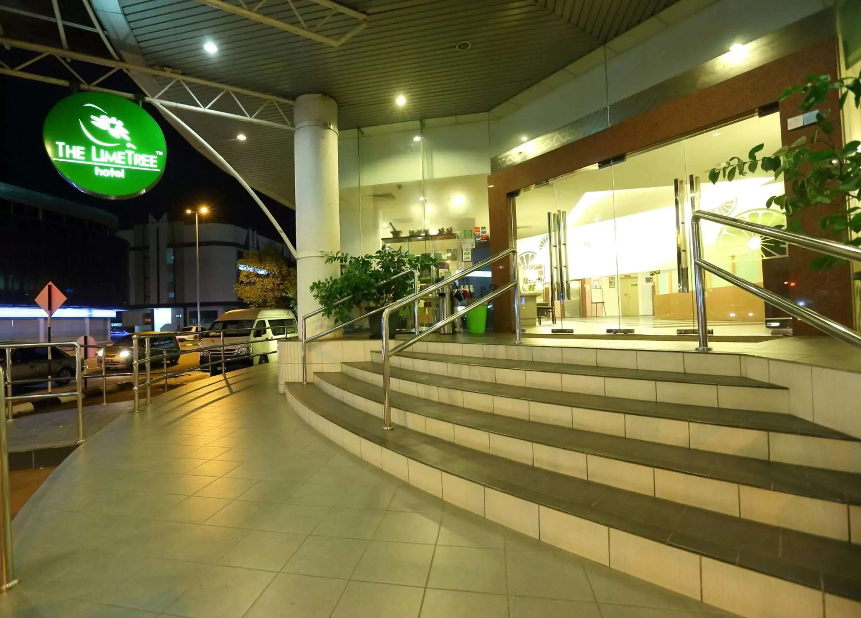 Facade/entrance in The LimeTree Hotel, Kuching Facade/entrance in The LimeTree Hotel, Kuching