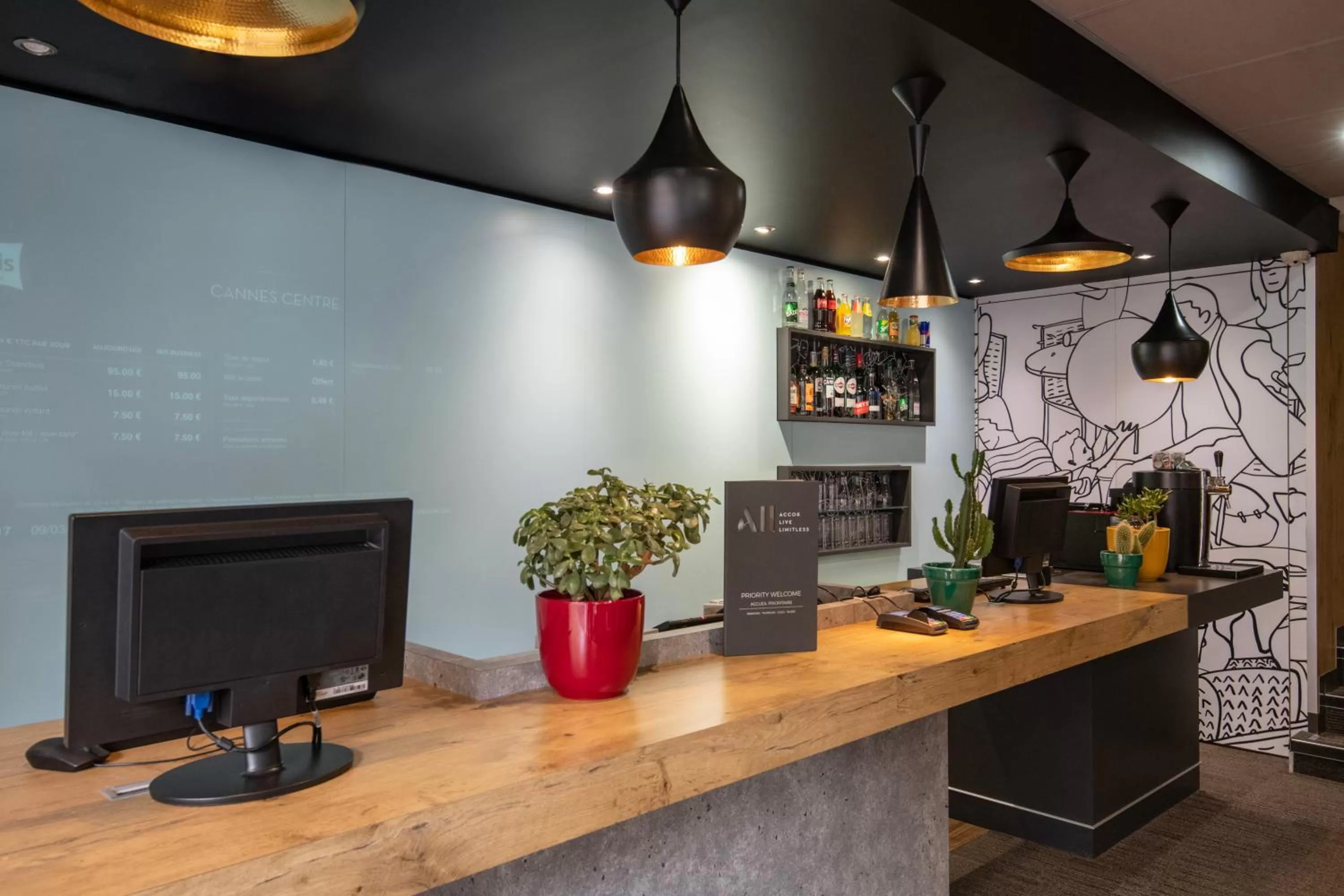 Property building in ibis Cannes Centre