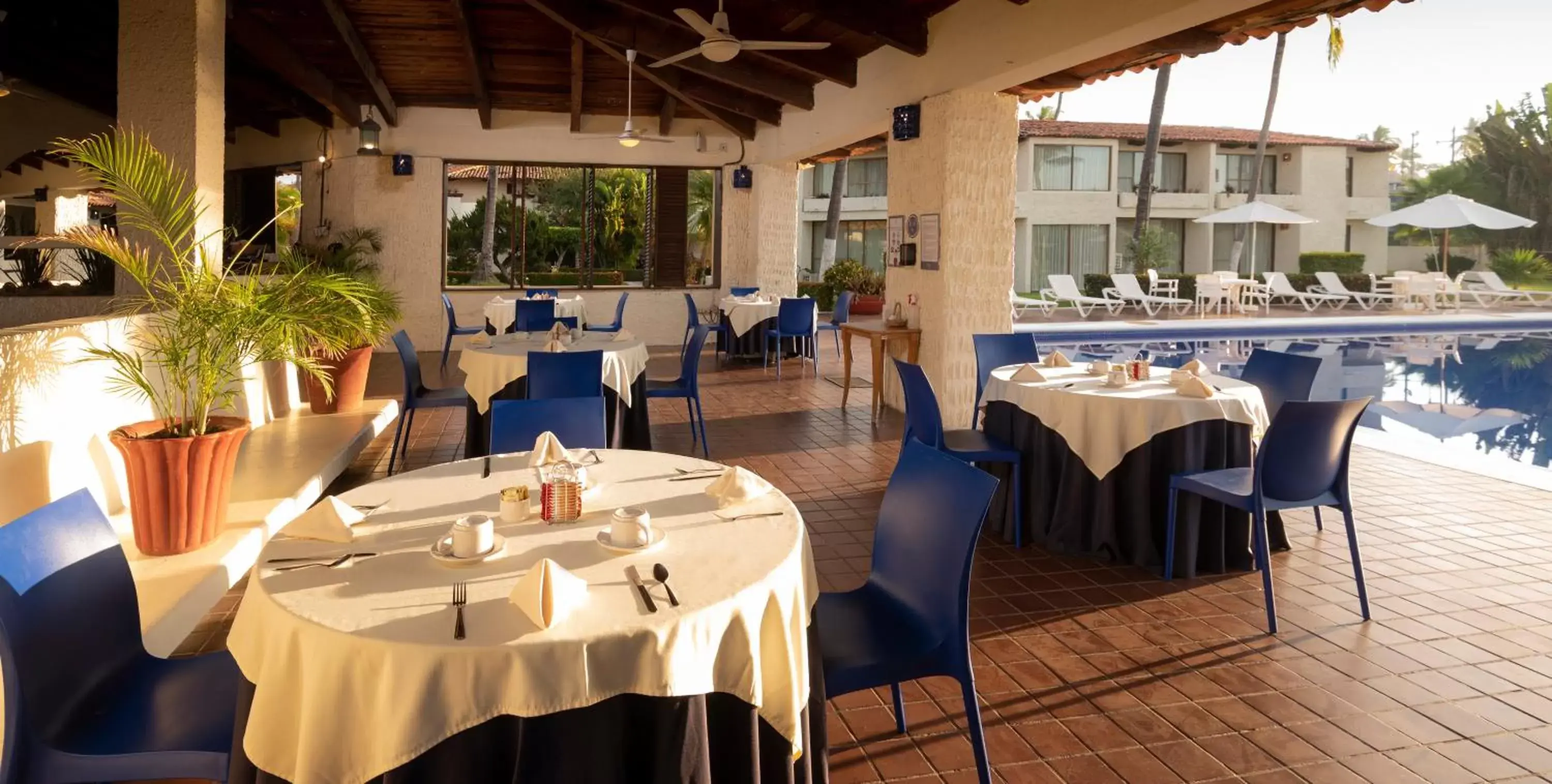 Restaurant/Places to Eat in Cabo Blanco Hotel and Marina