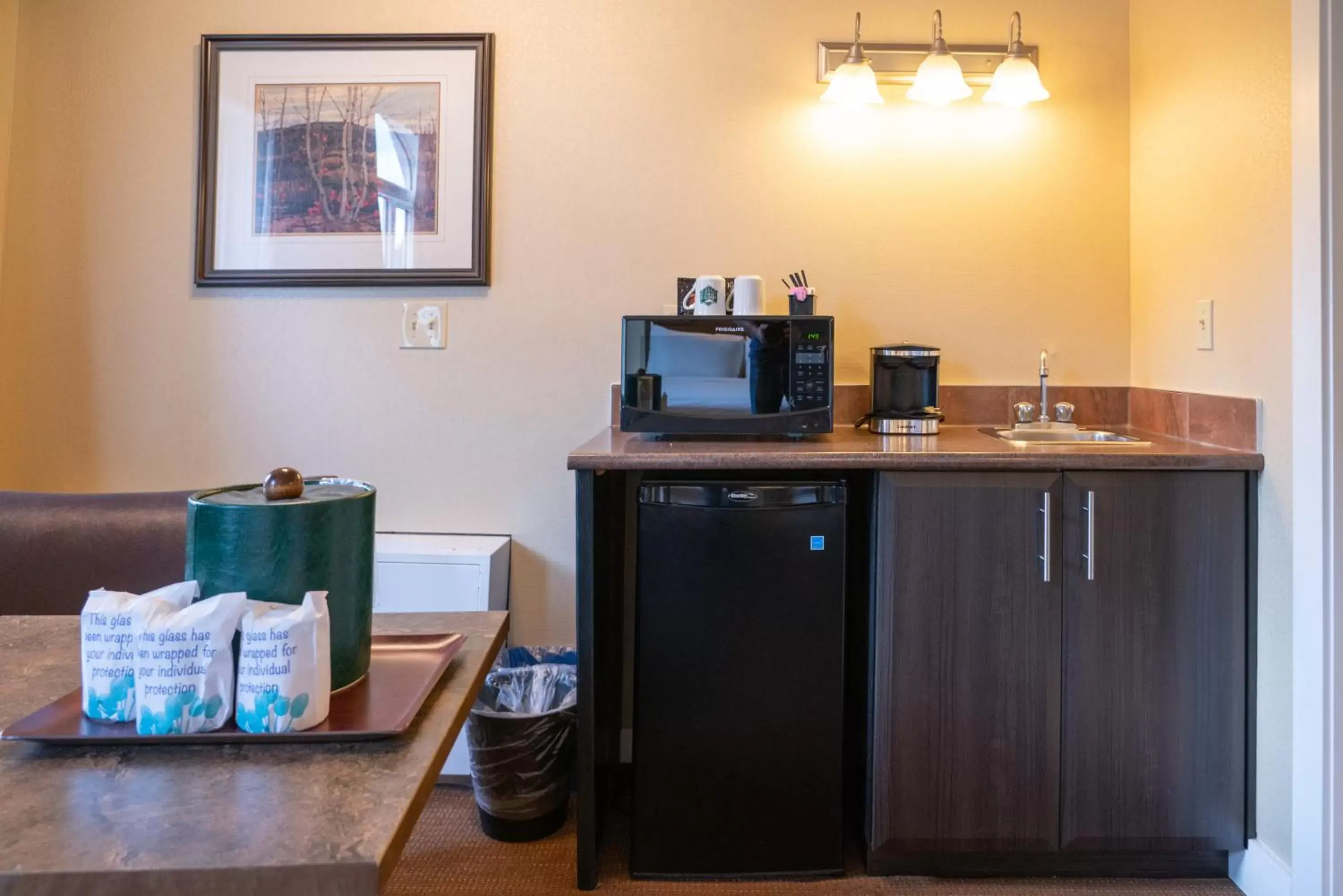 Coffee/tea facilities in Irwin's Mountain Inn