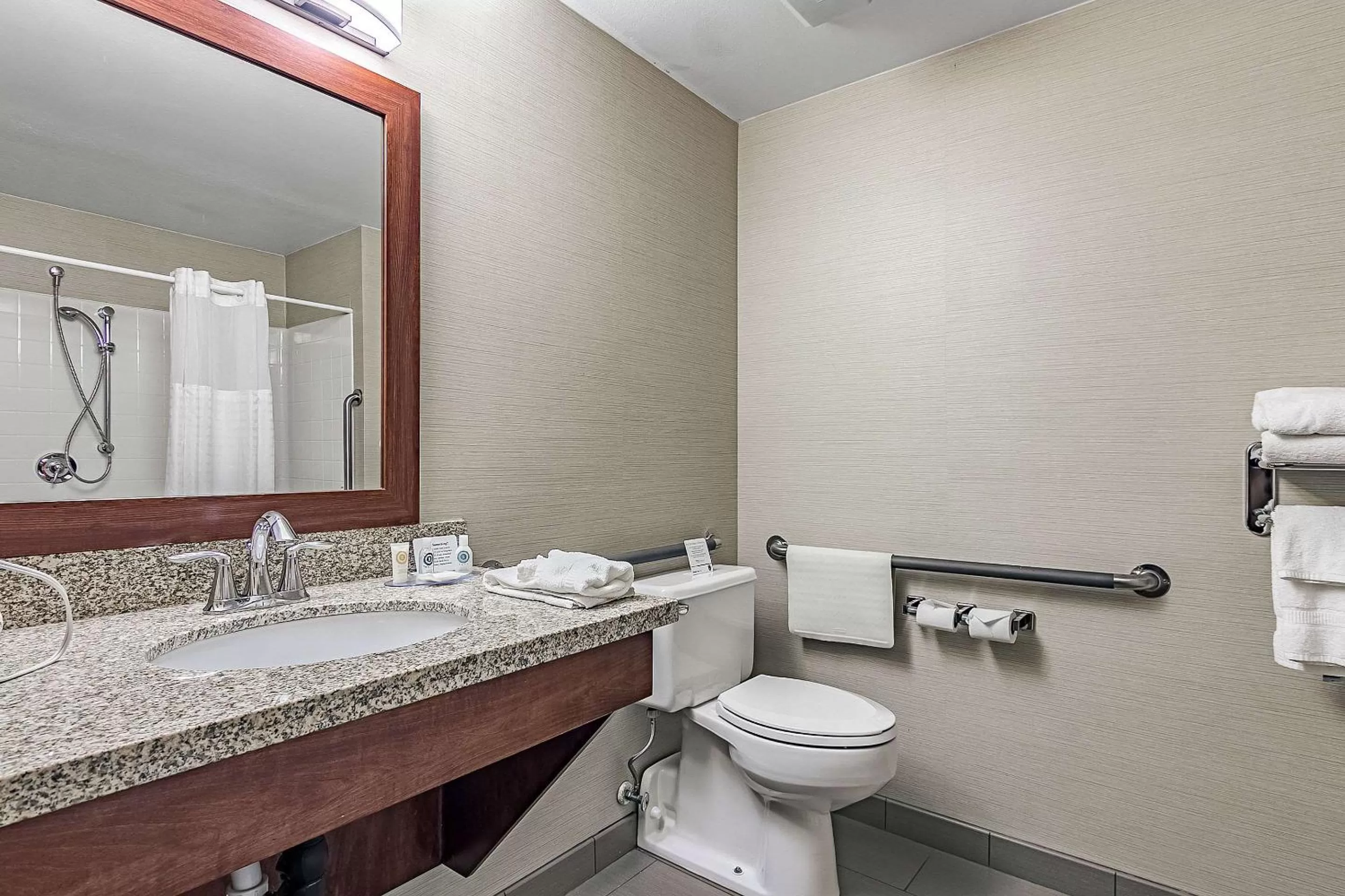 Bathroom in Hotel Monona