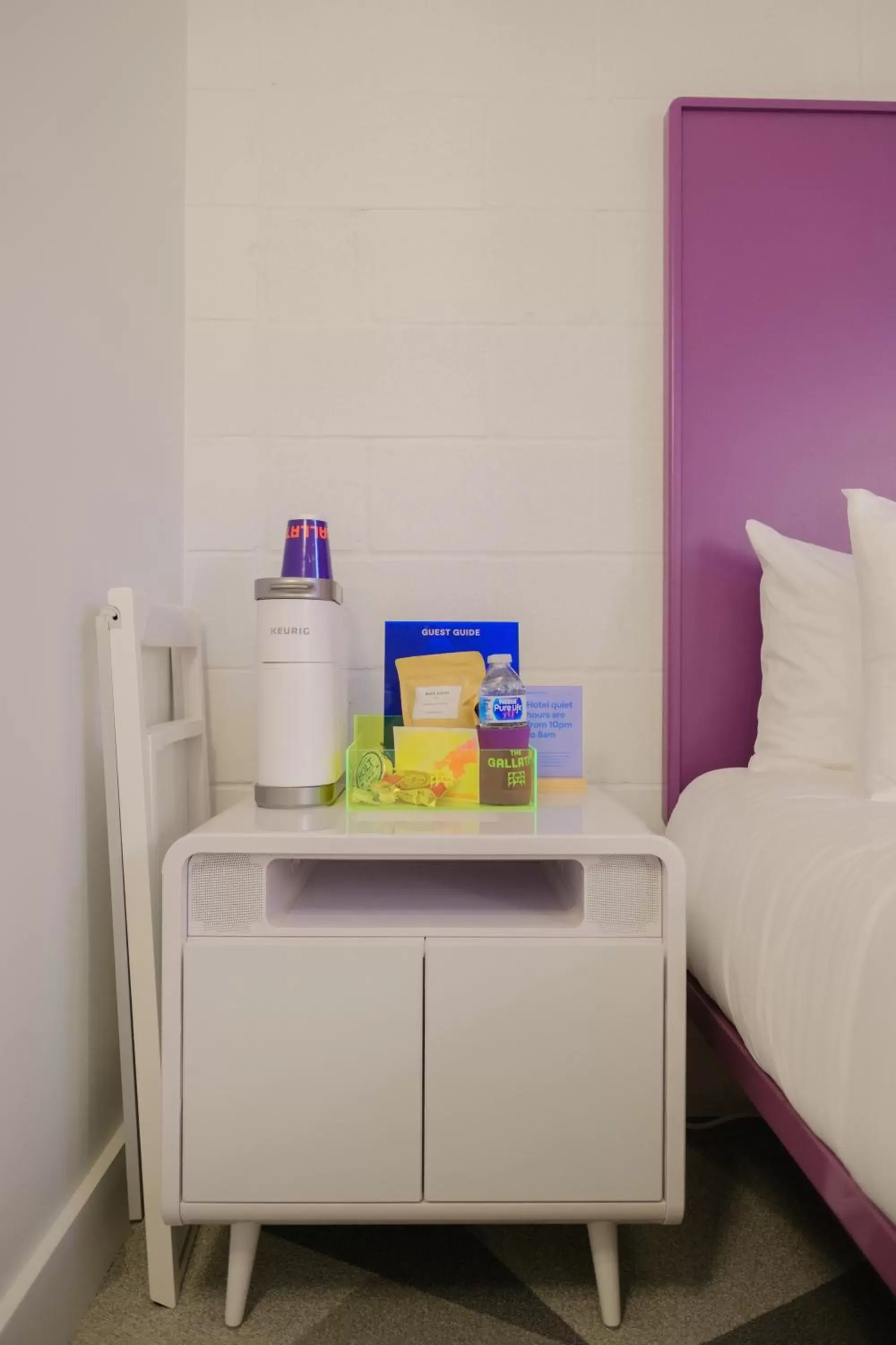 Coffee/tea facilities, Bed in The Gallatin Coffee/tea facilities, Bed in The Gallatin