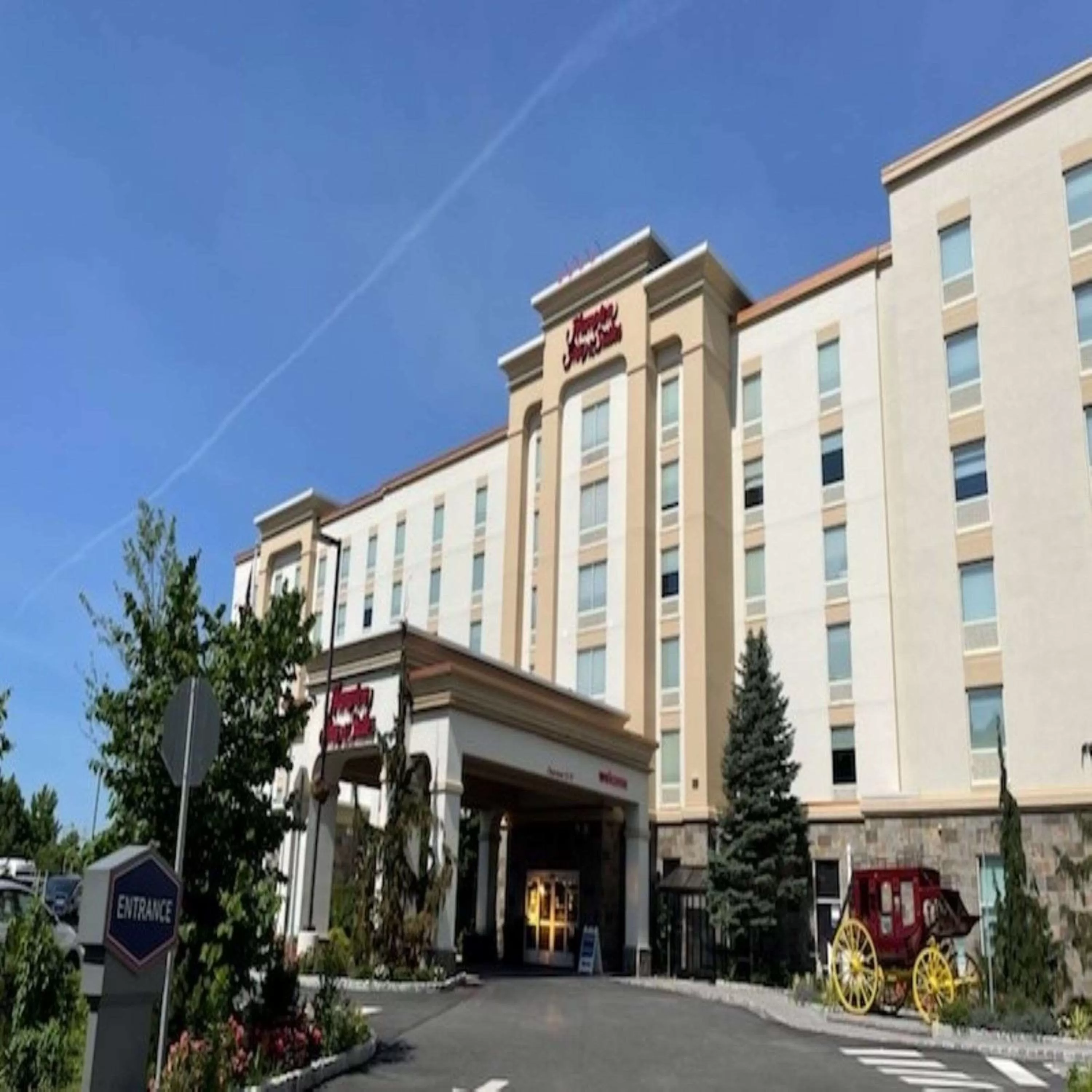 Property building in Hampton Inn & Suites Staten Island