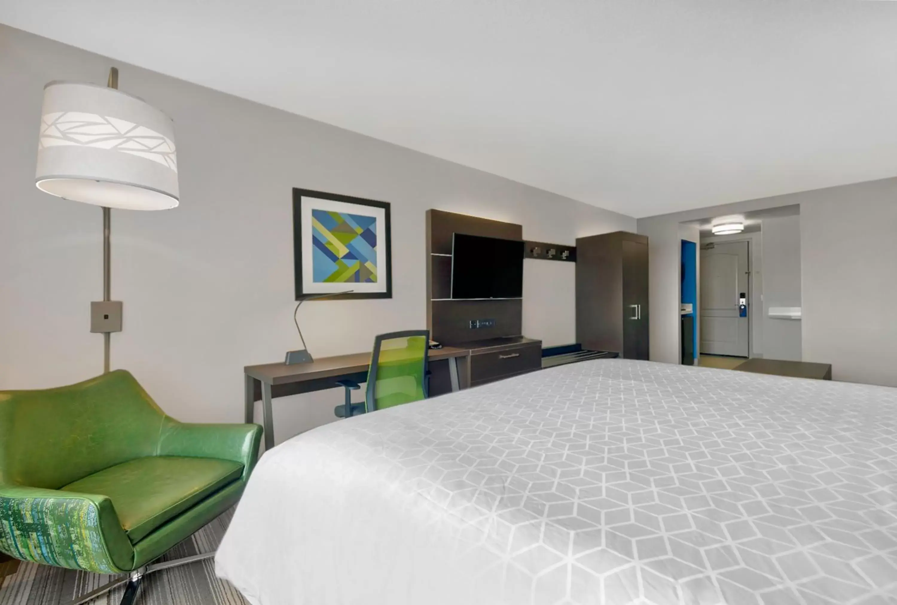 Photo of the whole room, Bed in Holiday Inn Express Hotel & Suites Kansas City - Grandview, an IHG Hotel