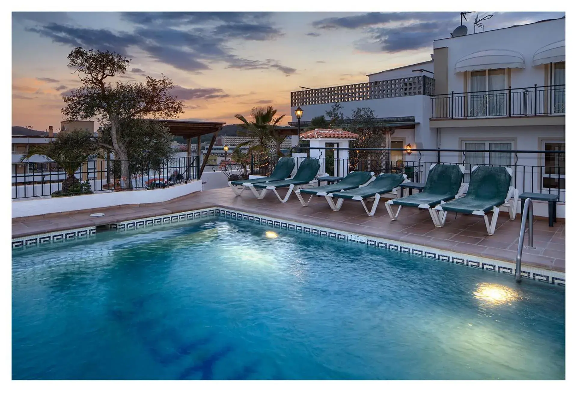 Pool view in Hotel Ninays