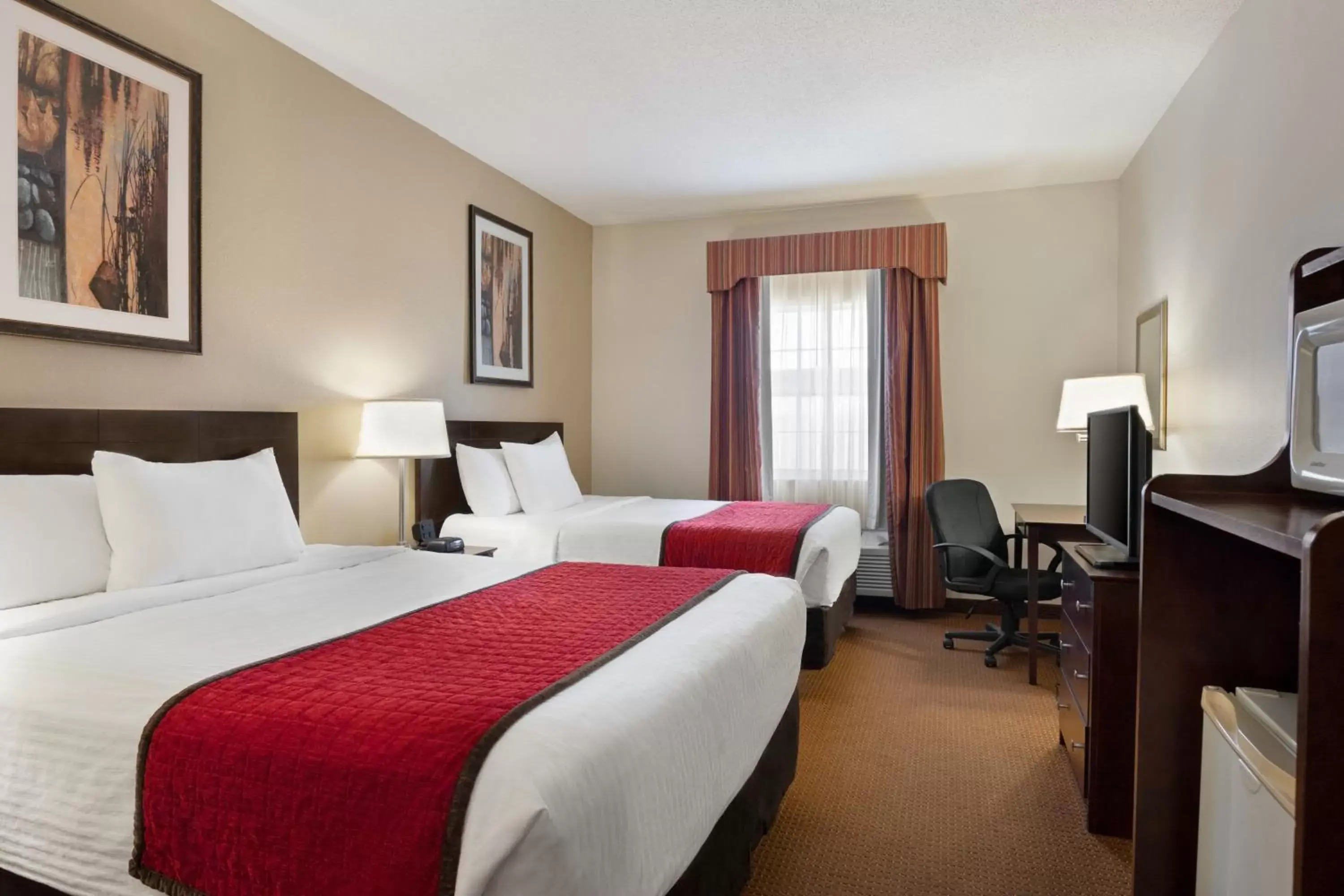 Bed in Ramada by Wyndham Elizabethtown Bed in Ramada by Wyndham Elizabethtown