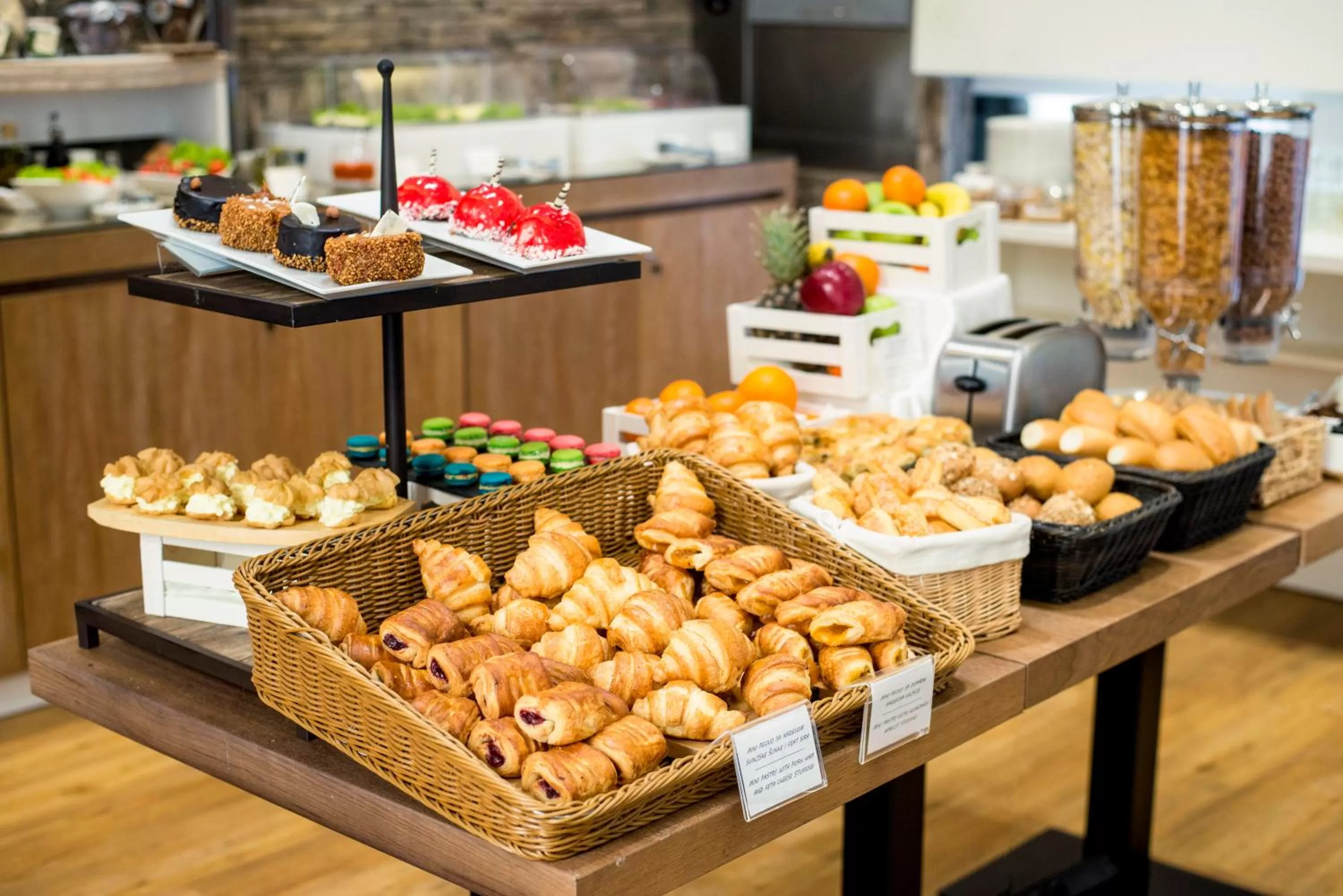 Buffet breakfast in Belgrade Inn Garni Hotel