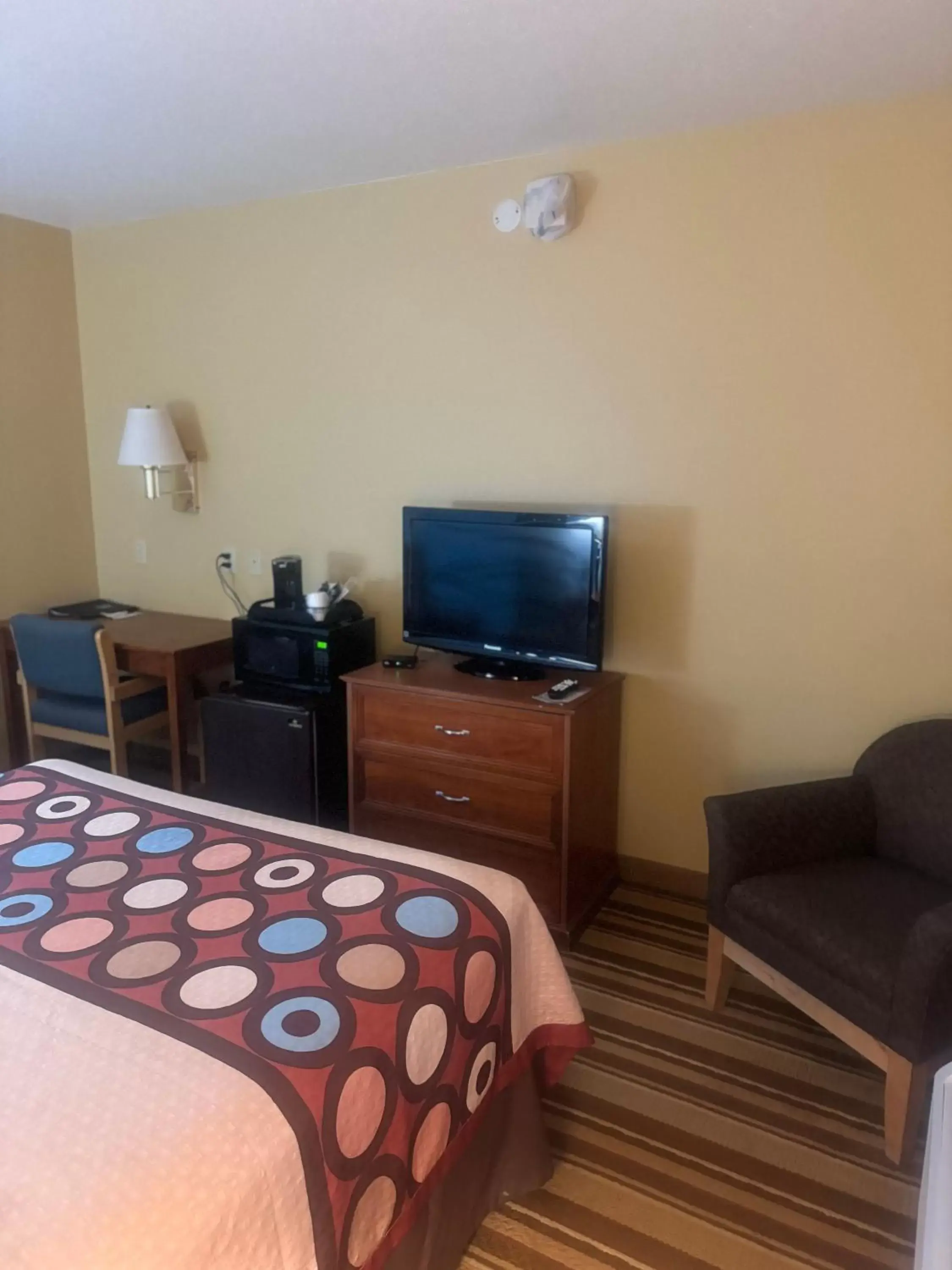 TV/Entertainment Center in Super 8 by Wyndham Sparta