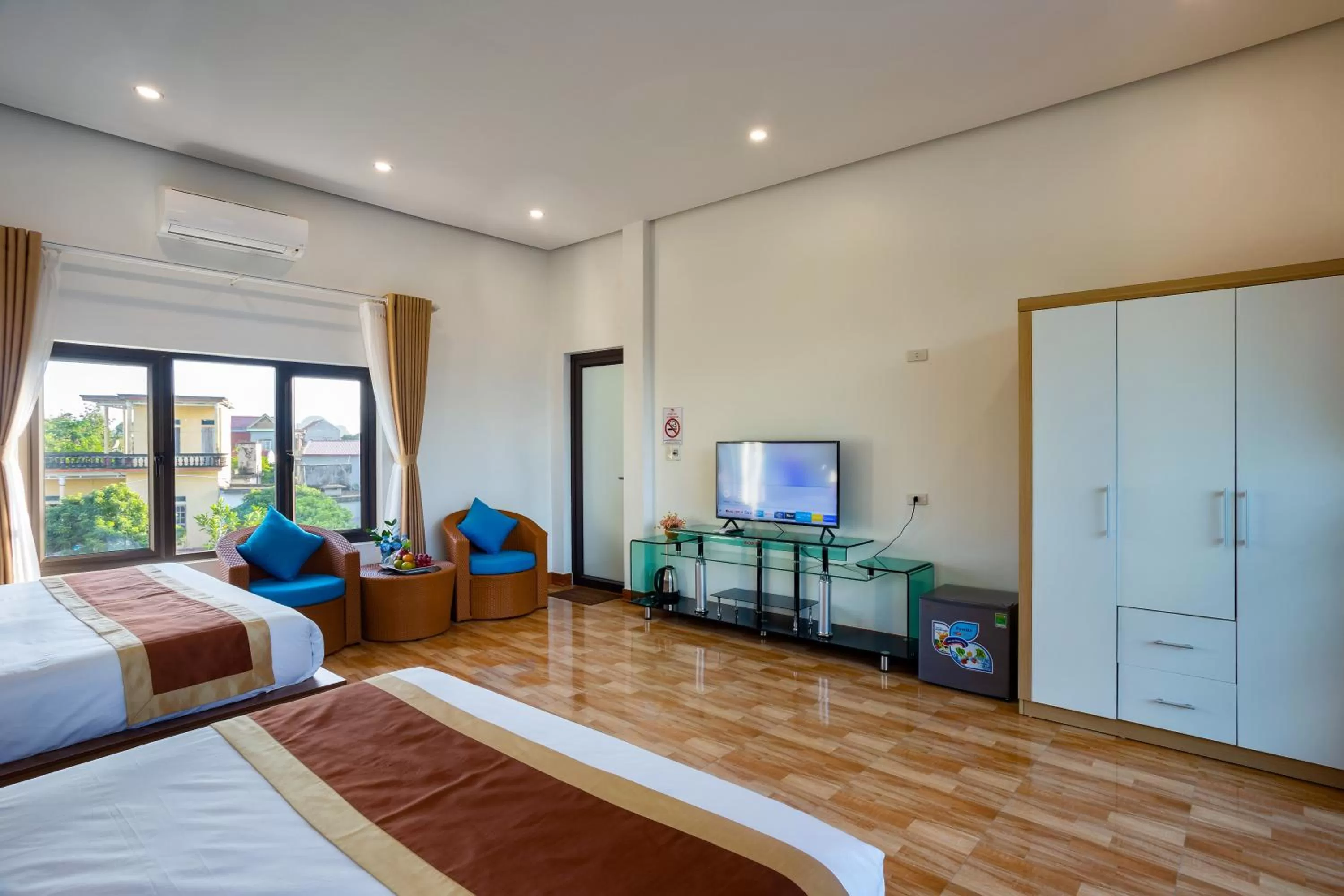 TV and multimedia, Bed in TAM COC SUNSHINE HOTEL