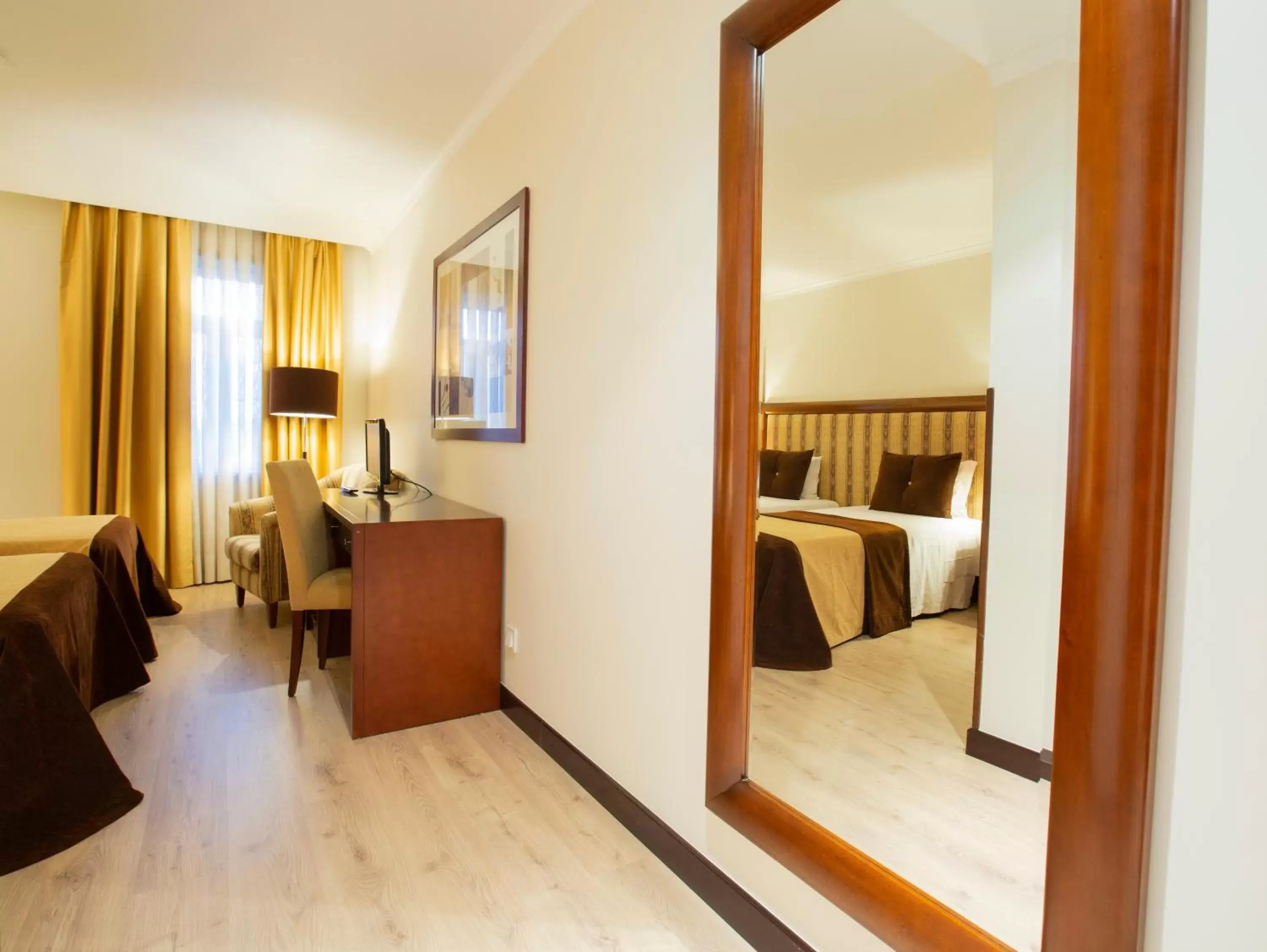 Bedroom, Seating Area in Veneza Hotel