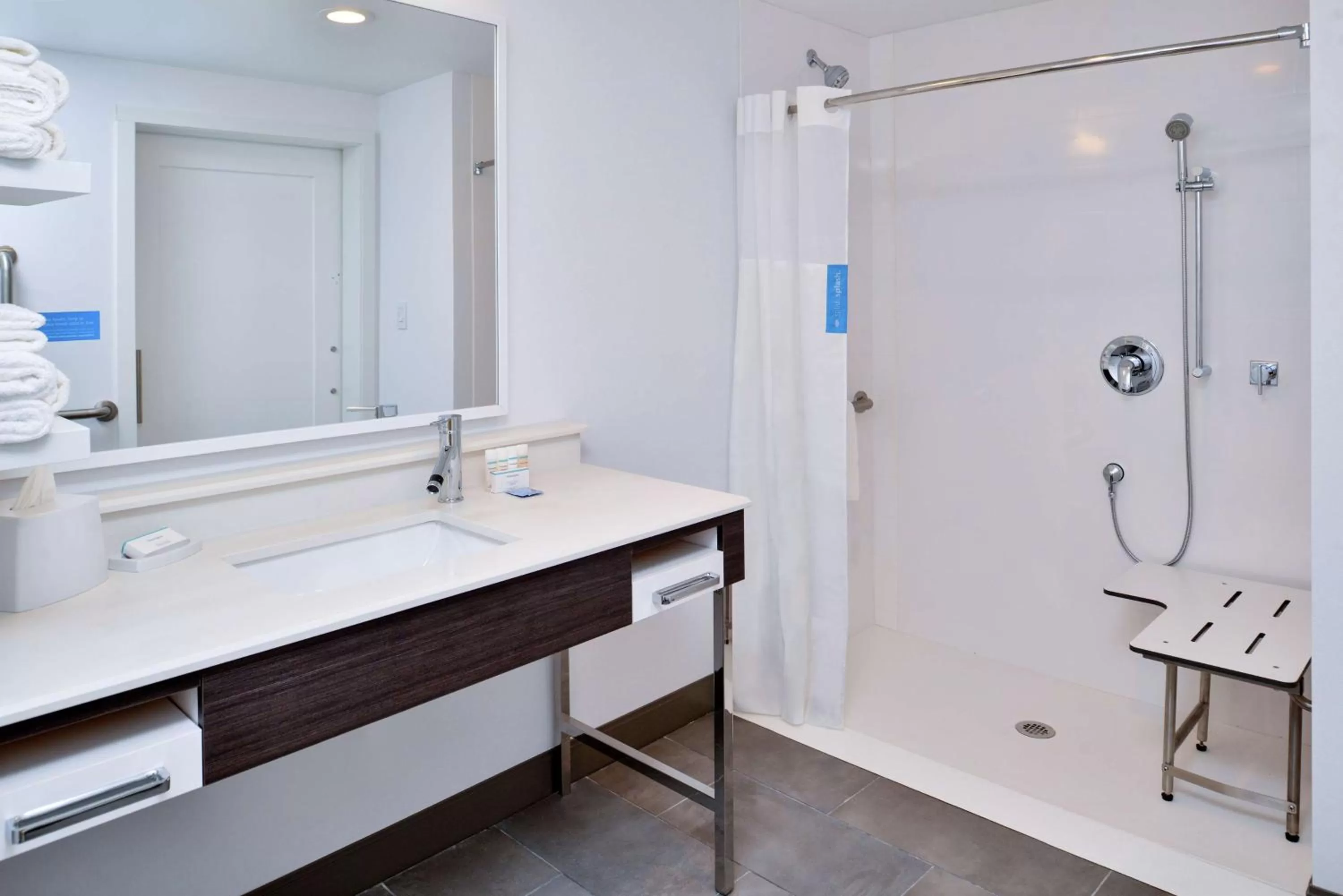 Bathroom in Hampton Inn Cedar Falls Downtown, Ia