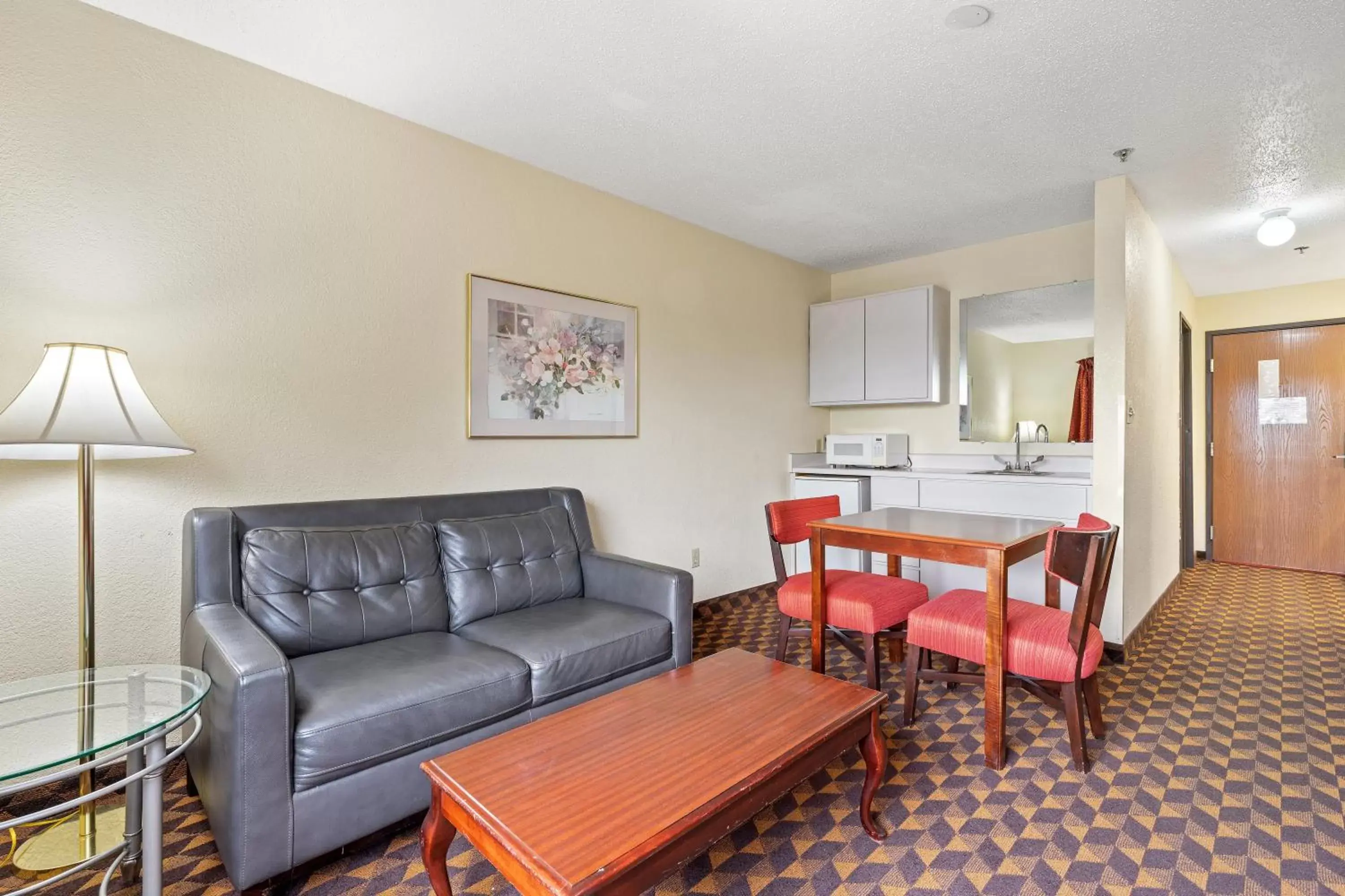 Bedroom, Seating Area in Geneva Motel Inn