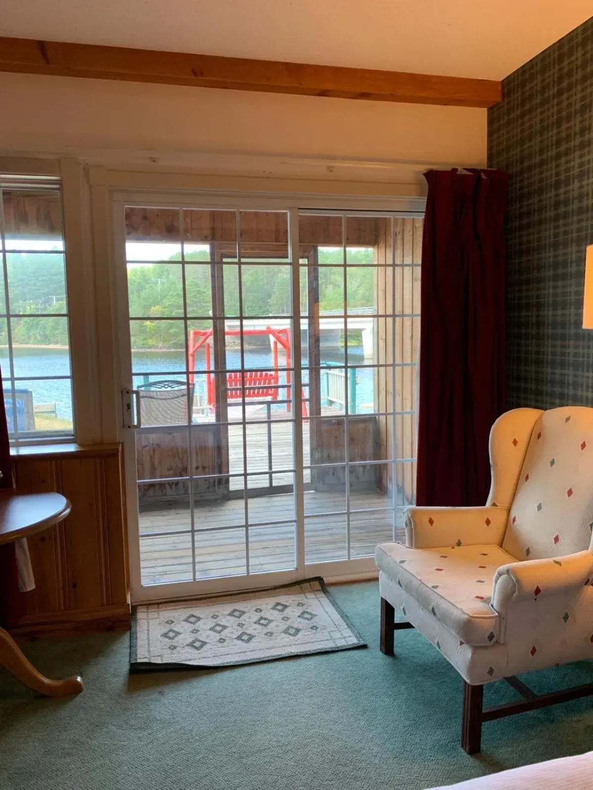 Living room, Seating Area in Algonquin Lakeside Inn