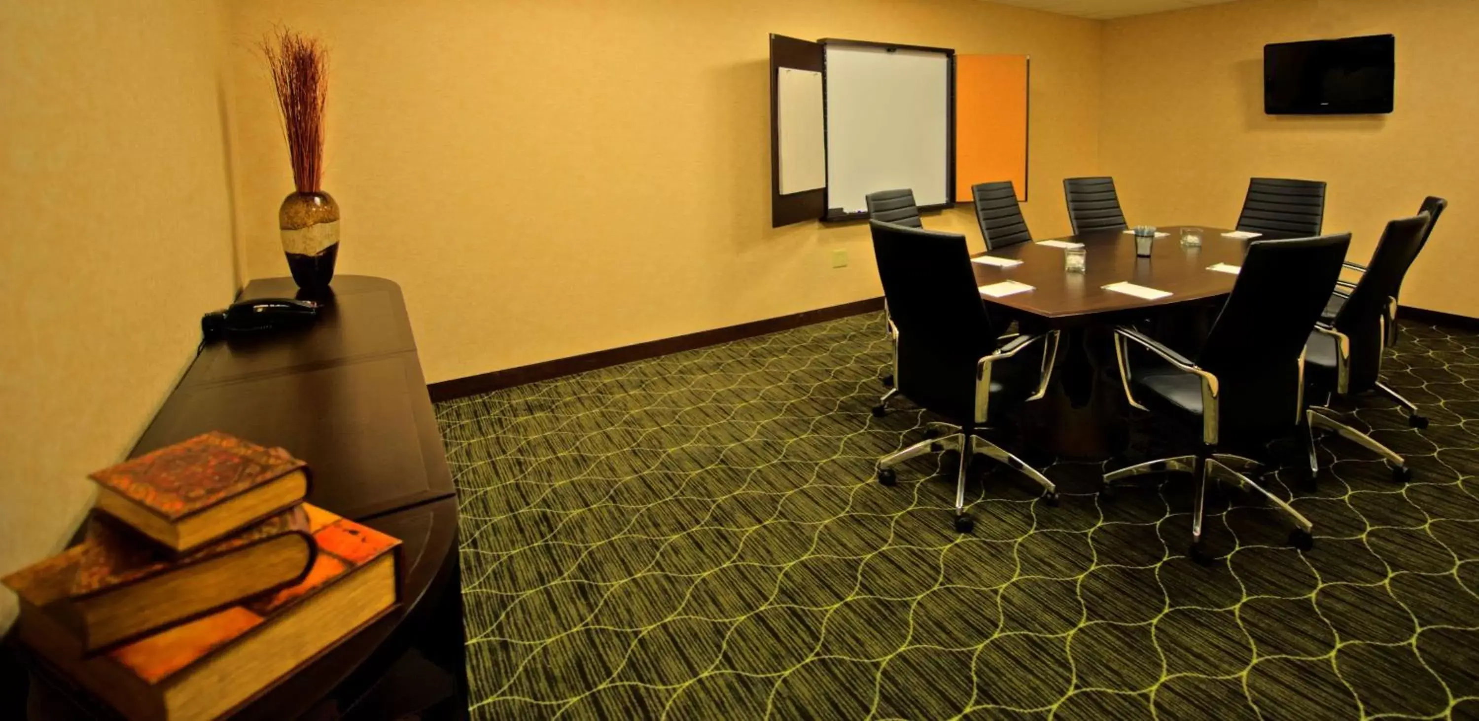 Meeting/conference room in Hampton Inn and Suites Parsippany/North