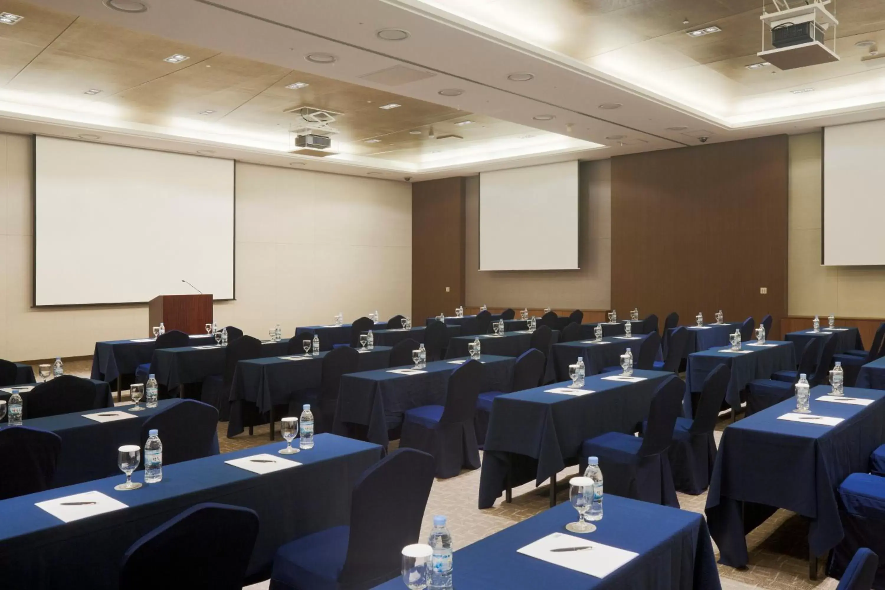 Meeting/conference room in Holiday Inn Resort Alpensia Pyeongchang, an IHG Hotel