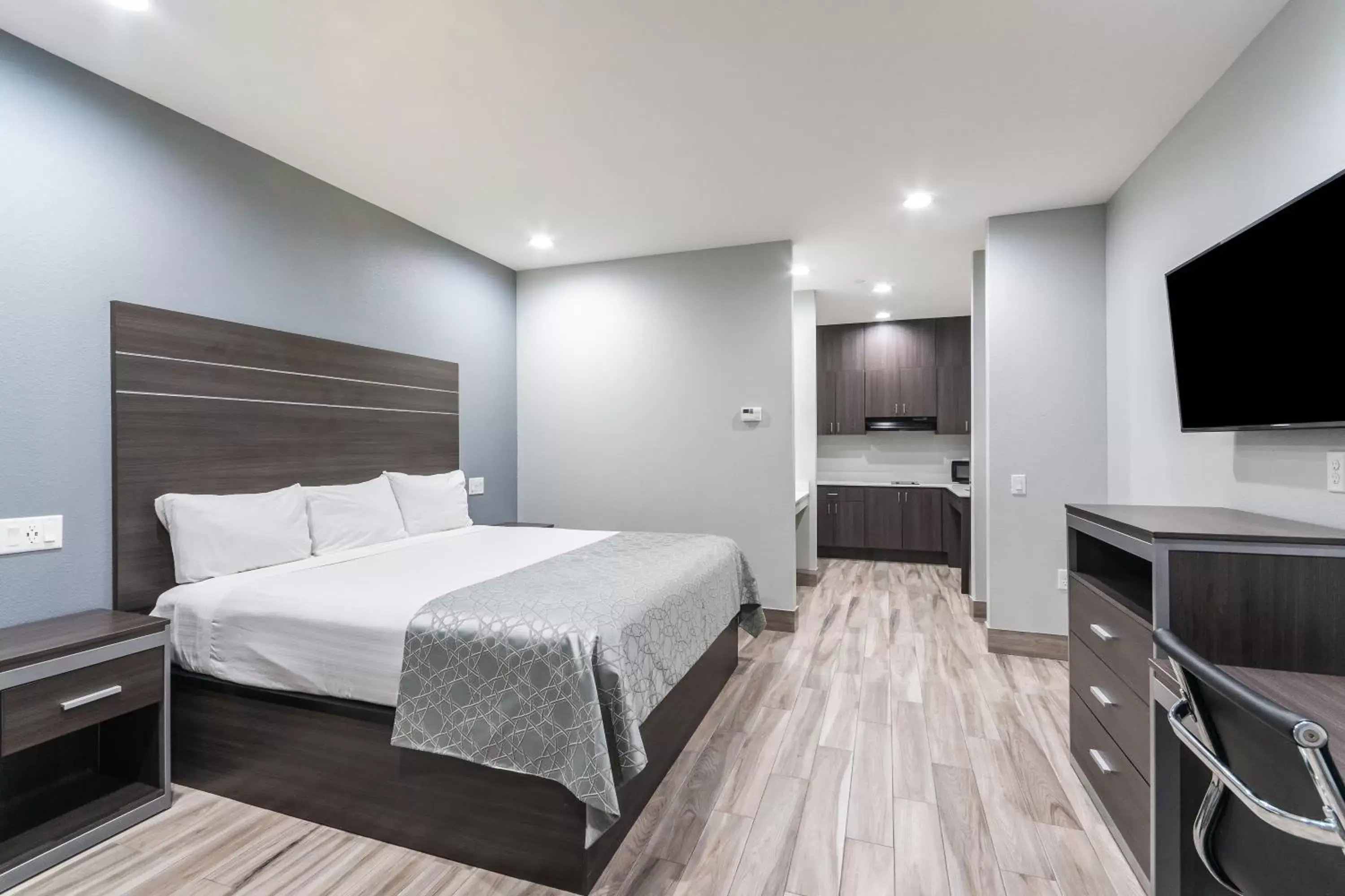 Bed in Americas Best Value Inn & Suites Northeast Houston I-610