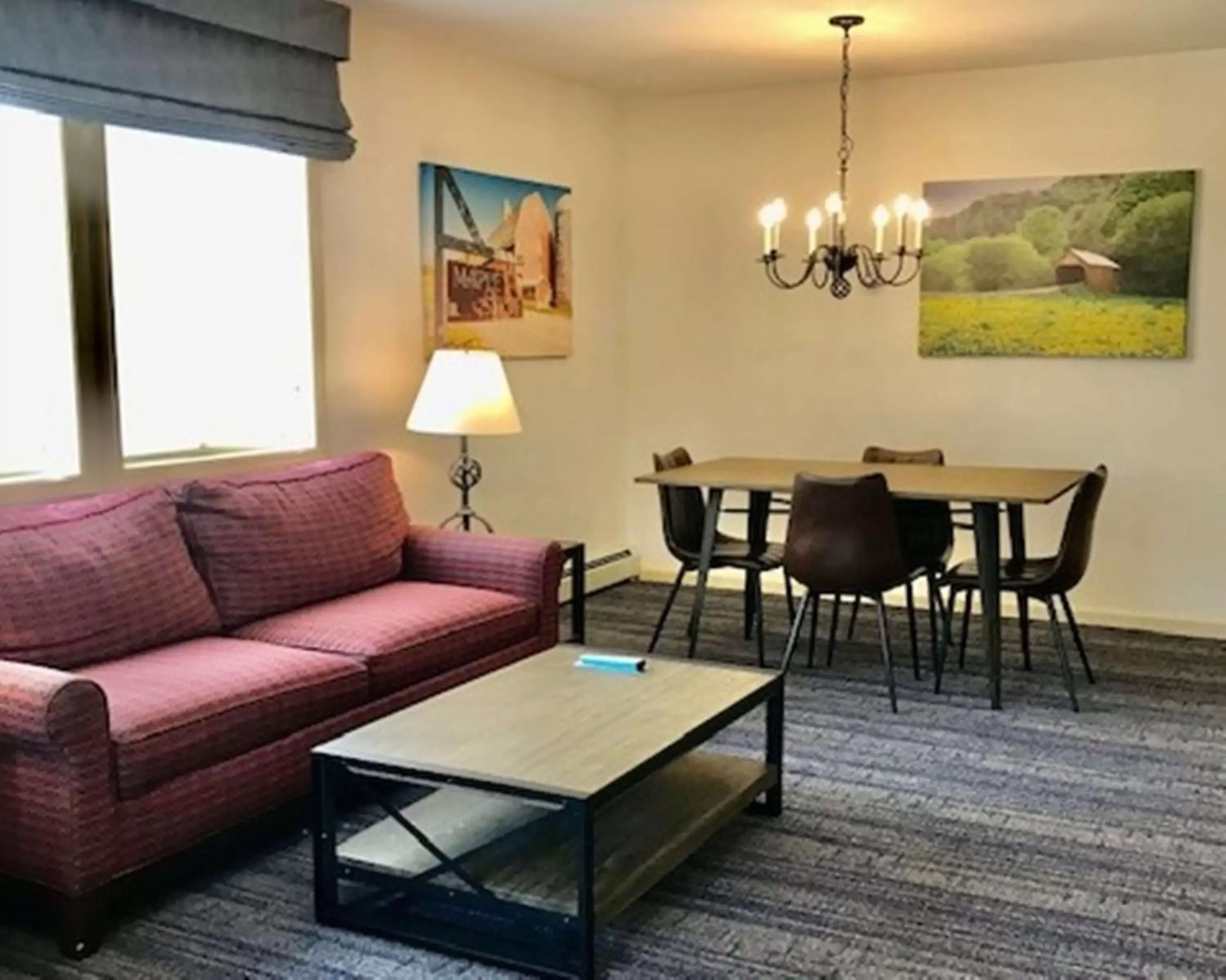 Photo of the whole room, Seating Area in Best Western Inn & Suites Rutland-Killington