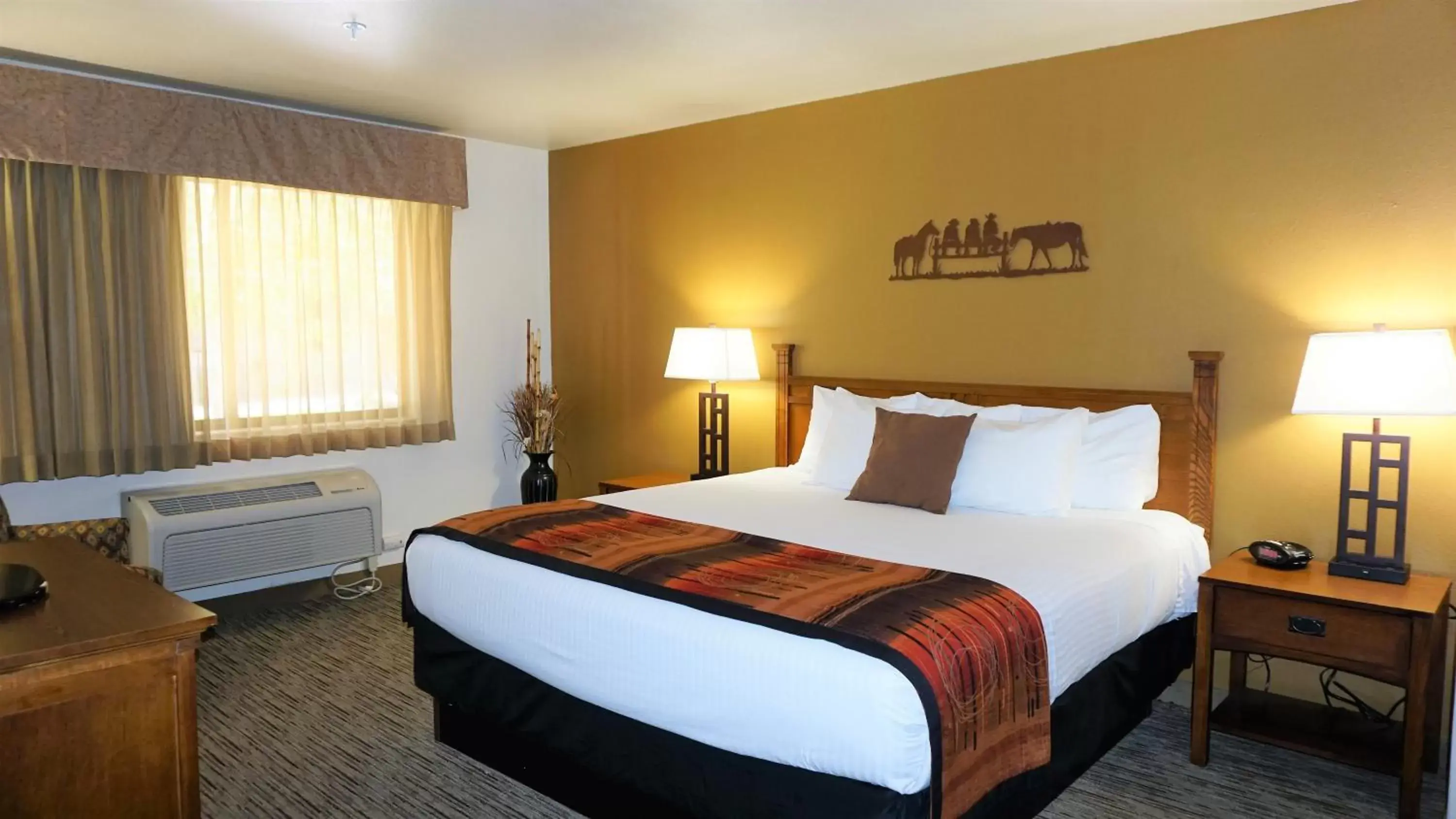 Bed in Best Western Grande River Inn & Suites