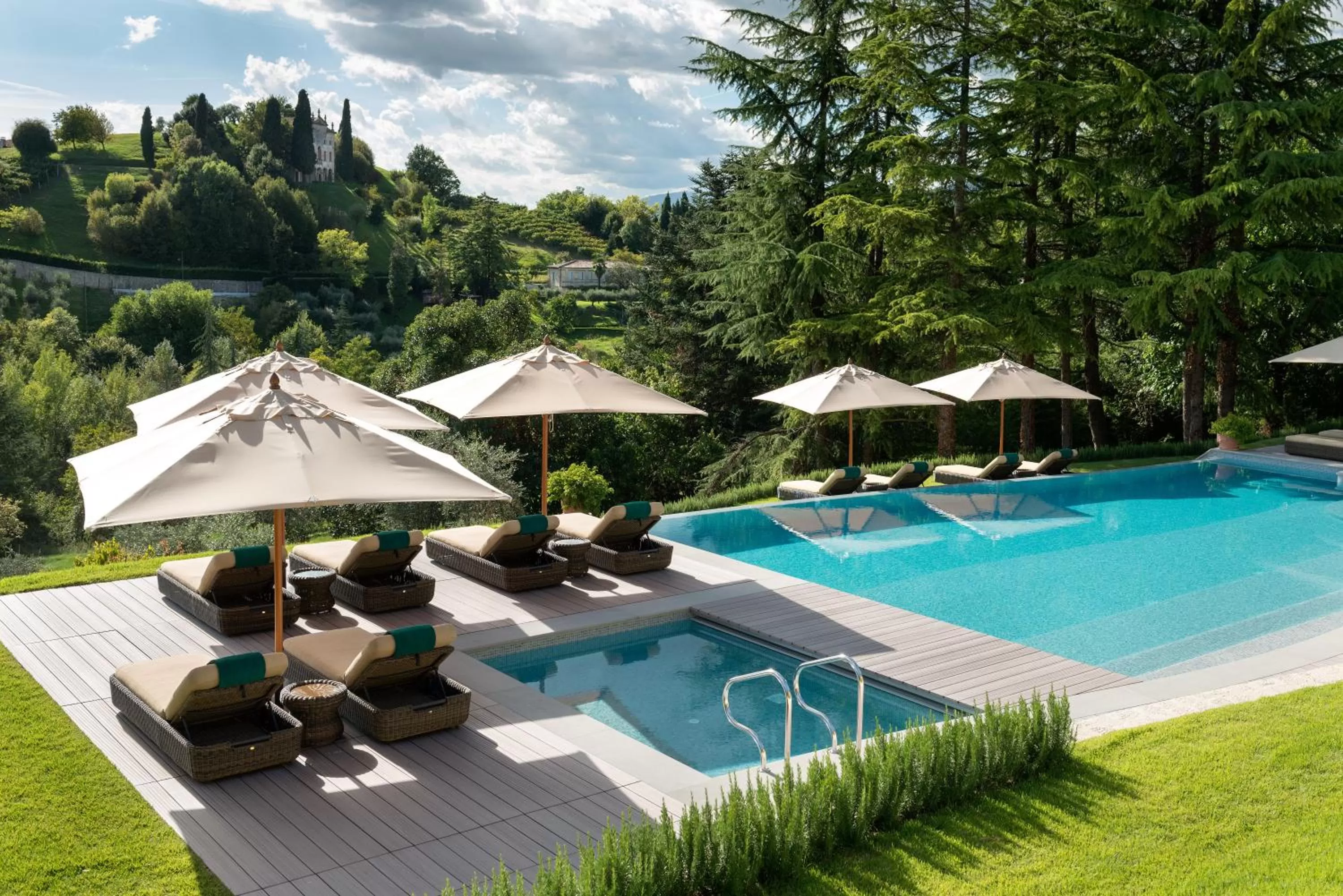 Pool view in Hotel Villa Cipriani