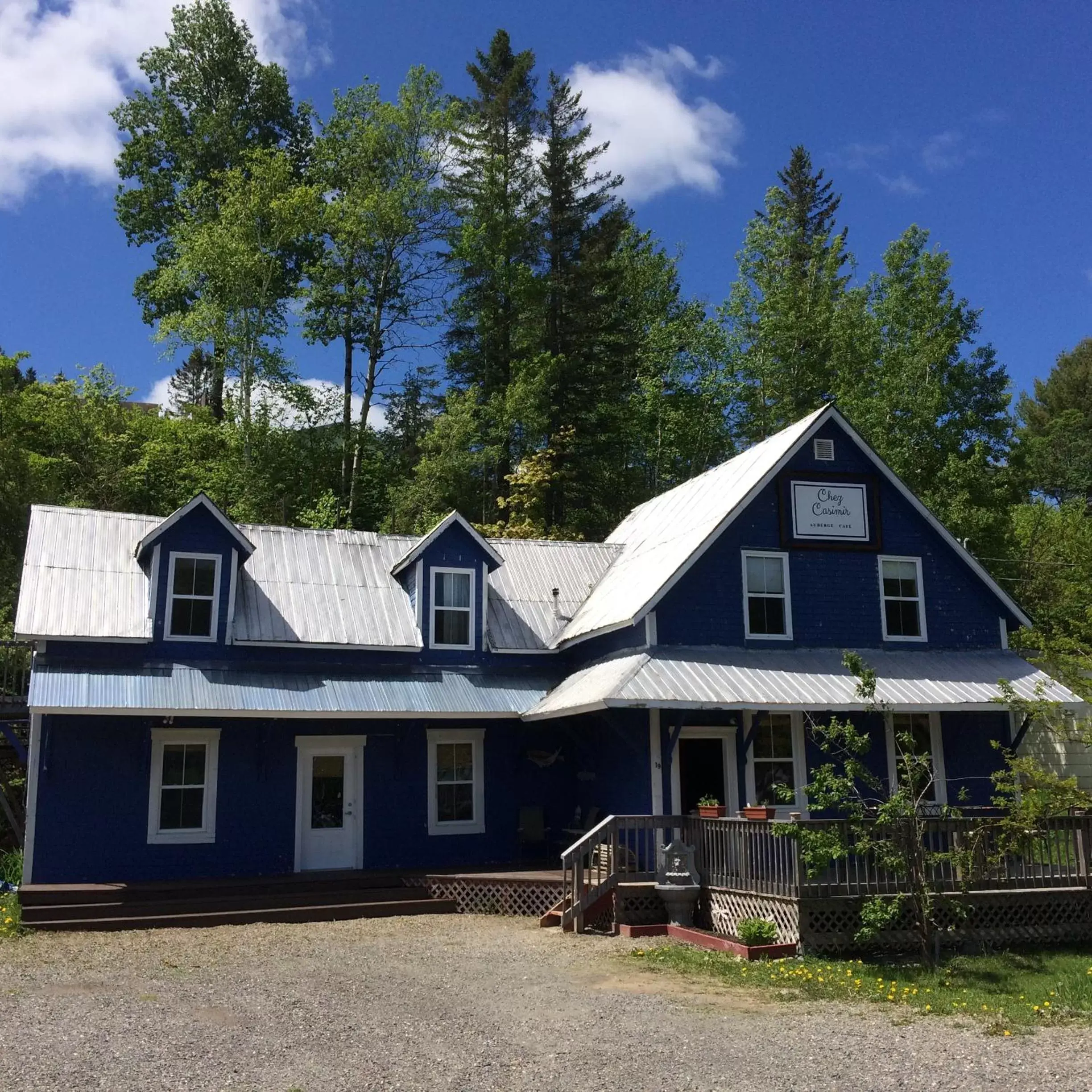 Property Building in Chez Casimir