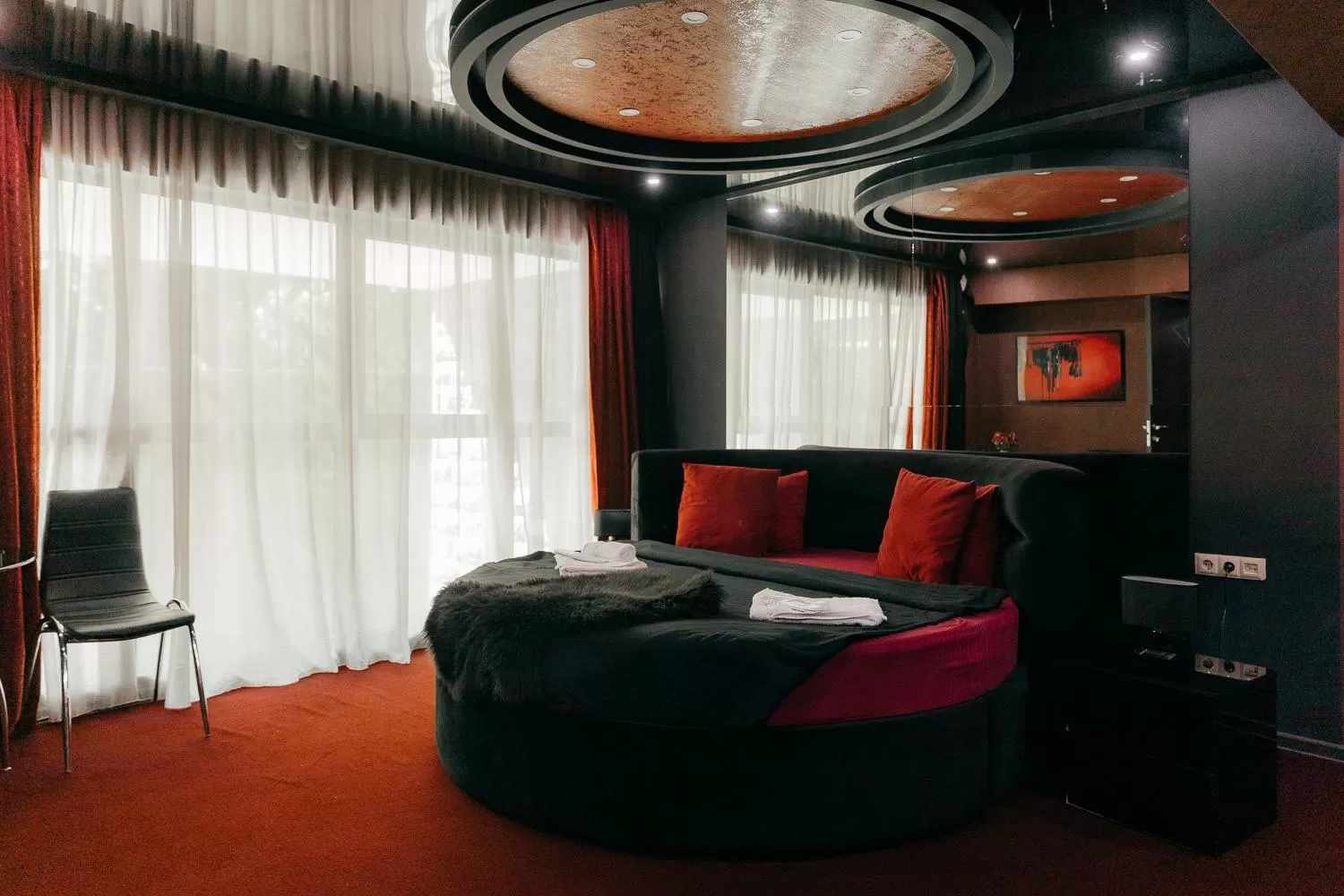 Living room in Royal Plaza Hotel