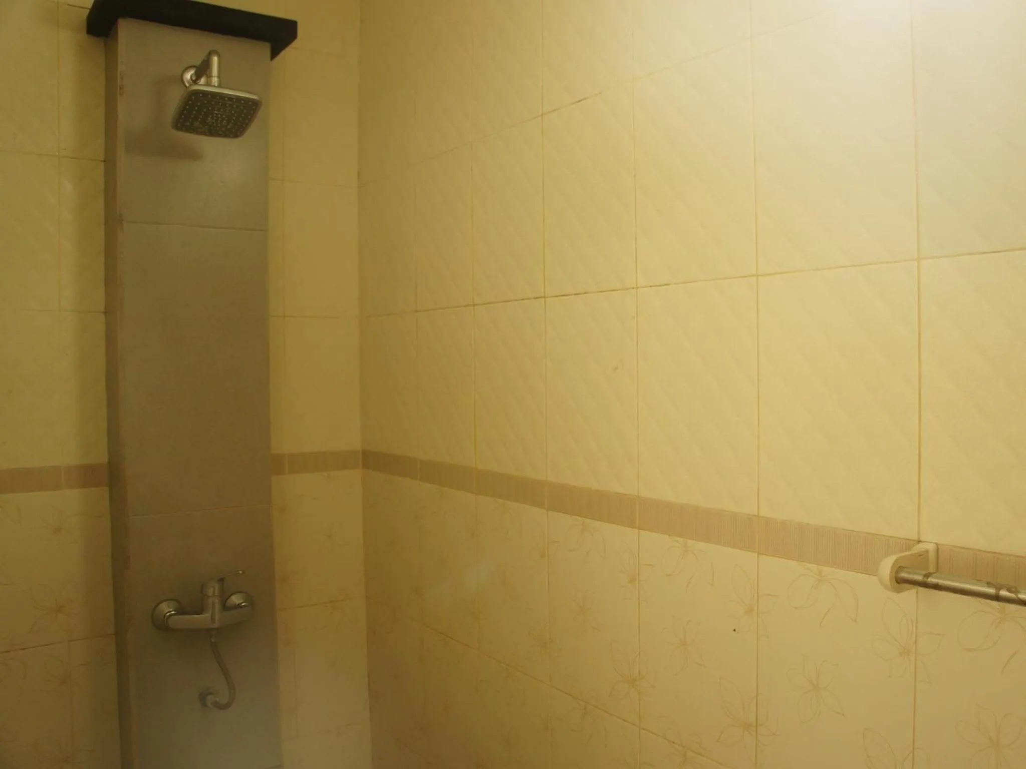 Shower in Waringin Homestay