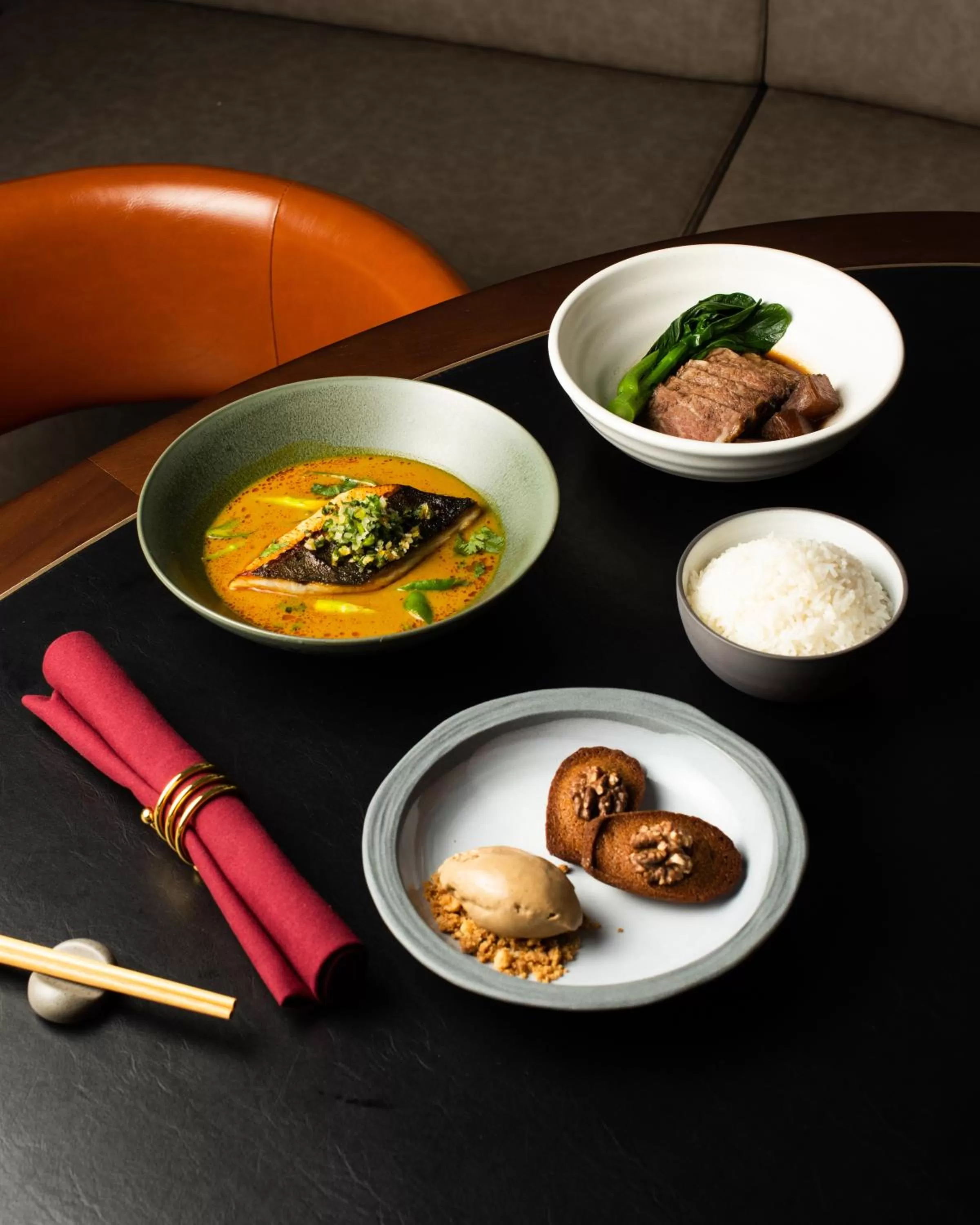 Restaurant/places to eat in Oasis Aurum 181 Hotel