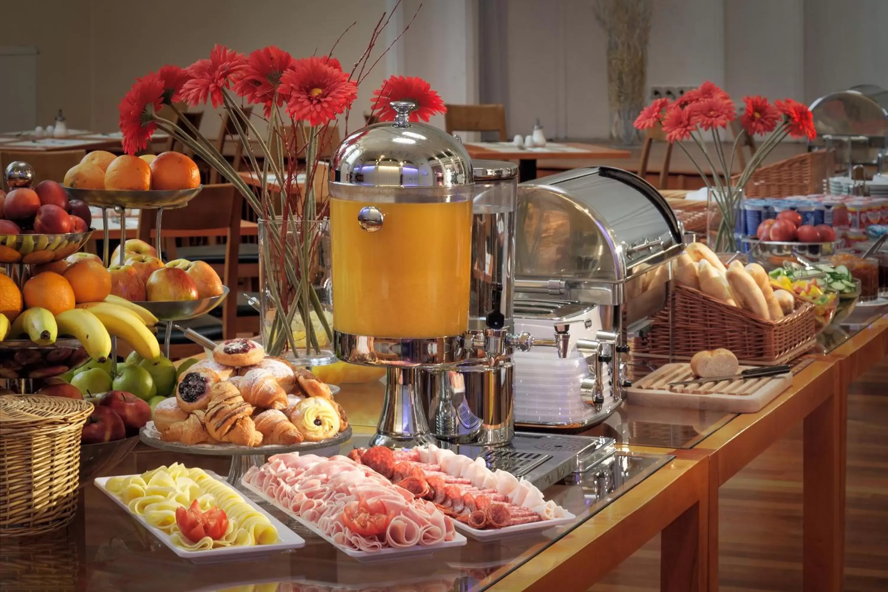 Buffet breakfast in Theatrino Hotel