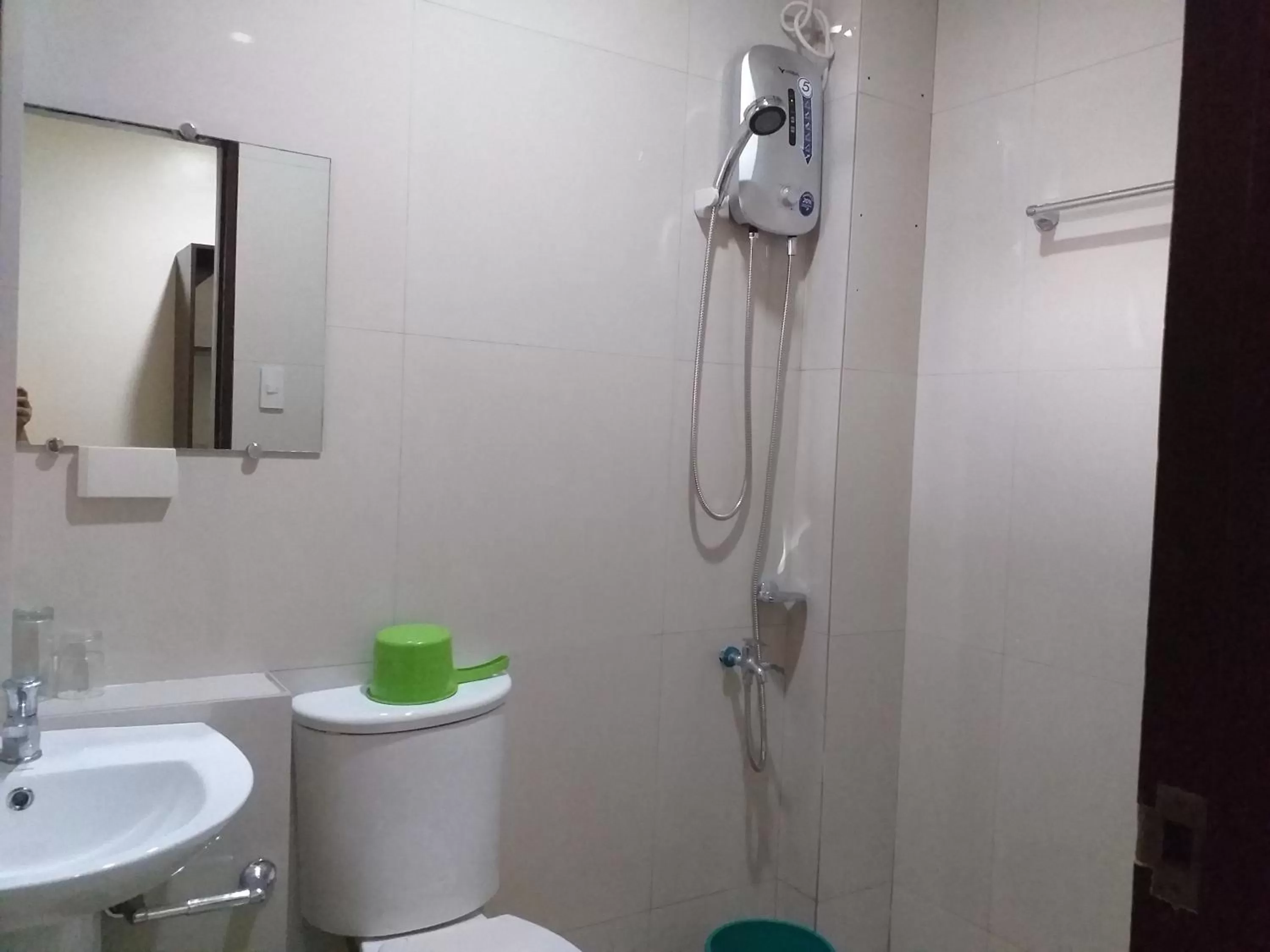 Bathroom in Devayn's Inn